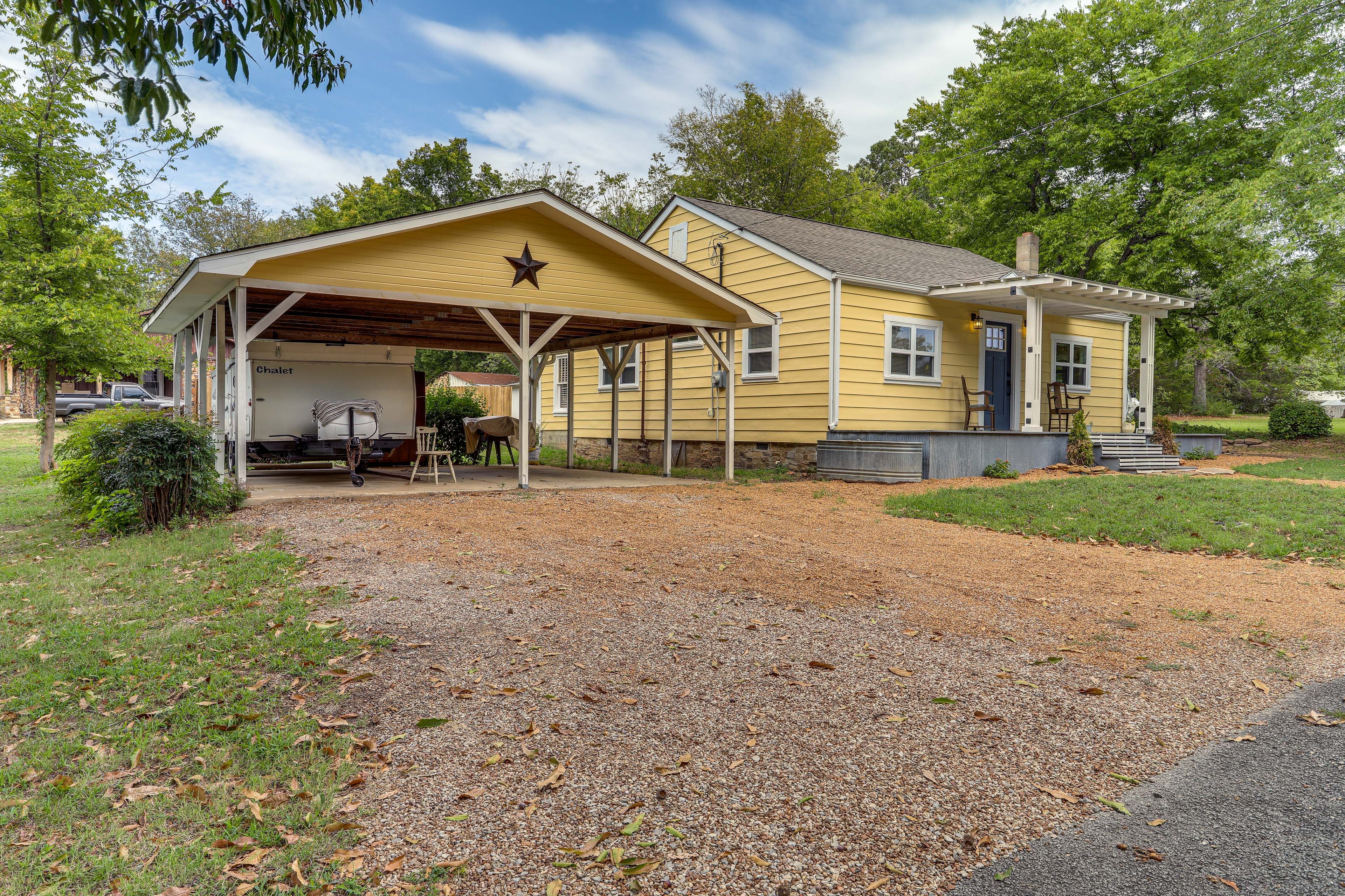 Parking | Carport (1 Vehicle) | Driveway (4 Vehicles)