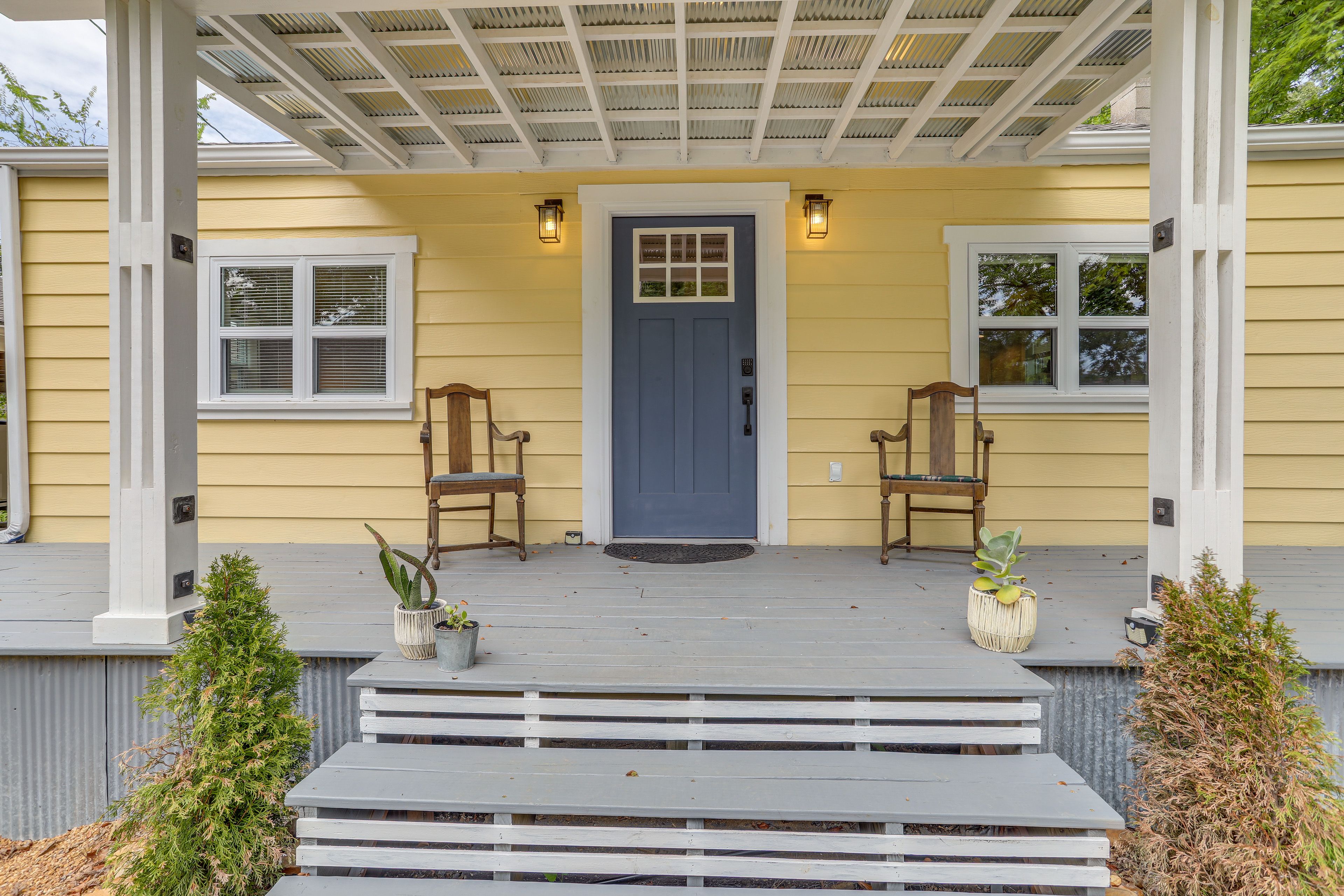 Front Porch | Steps to Enter