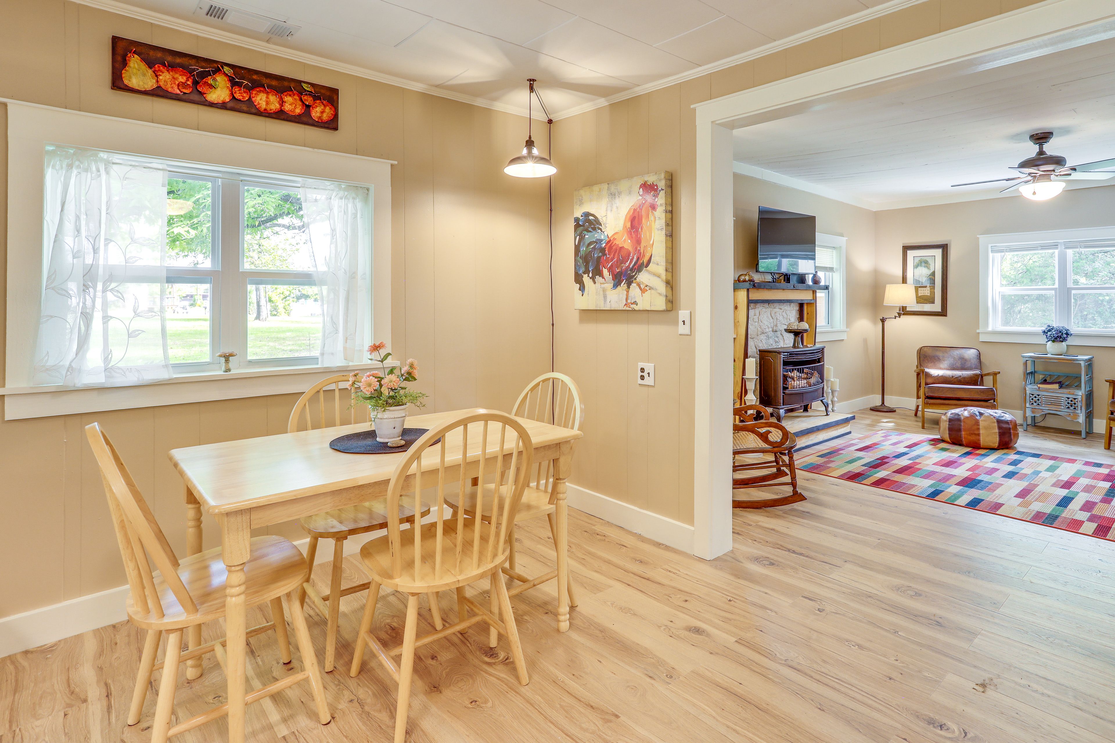 Dining Area | Dishes & Flatware Provided