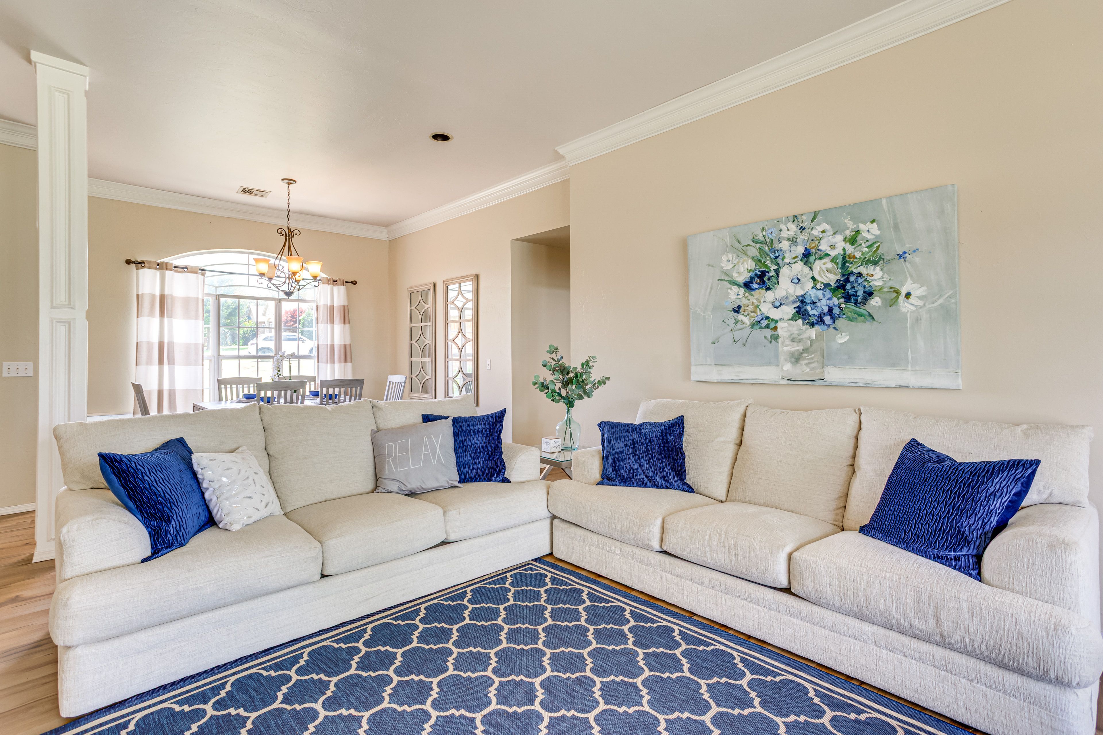 Living Room | Free WiFi | Central A/C & Heating