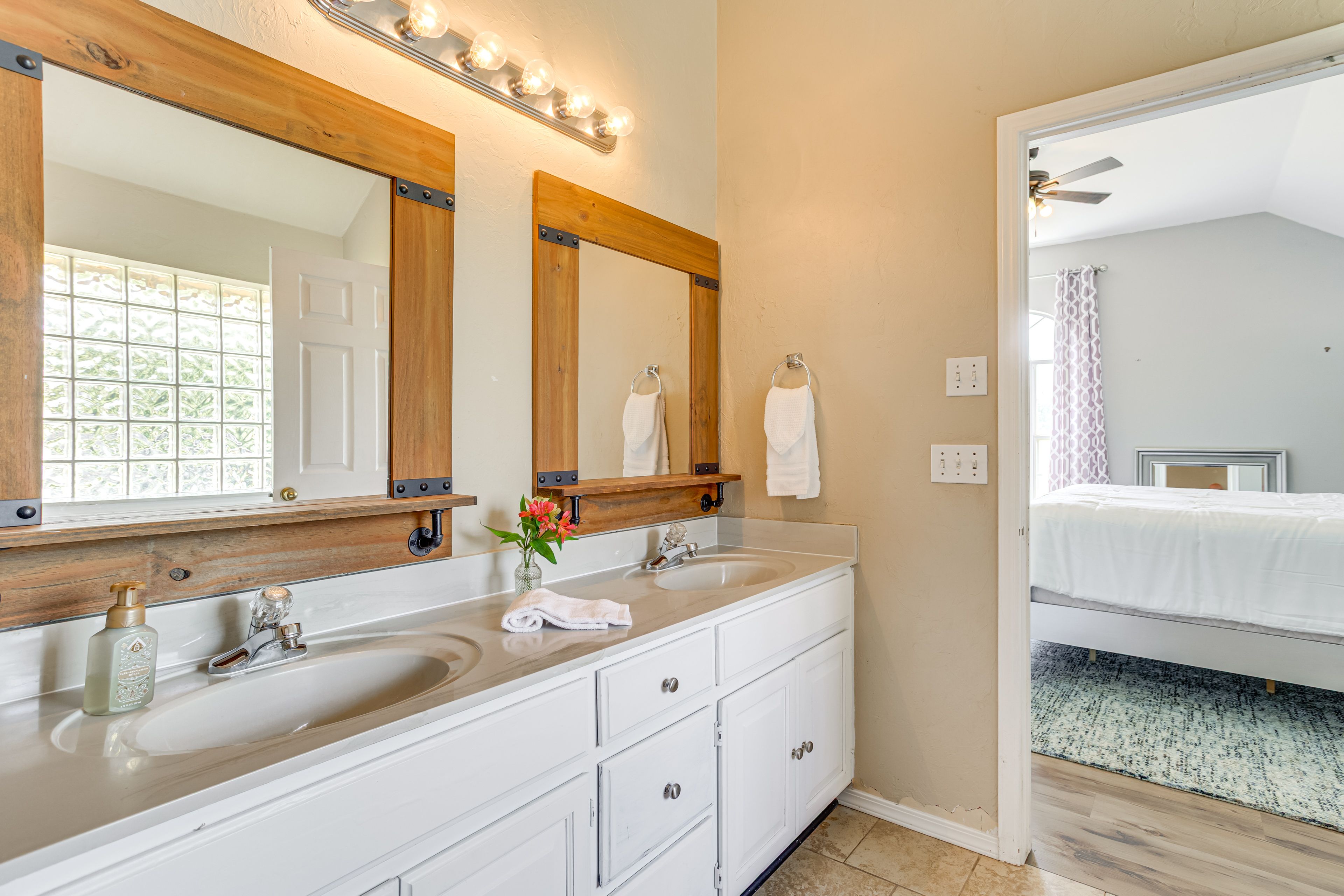 En-Suite Bathroom | Towels Provided