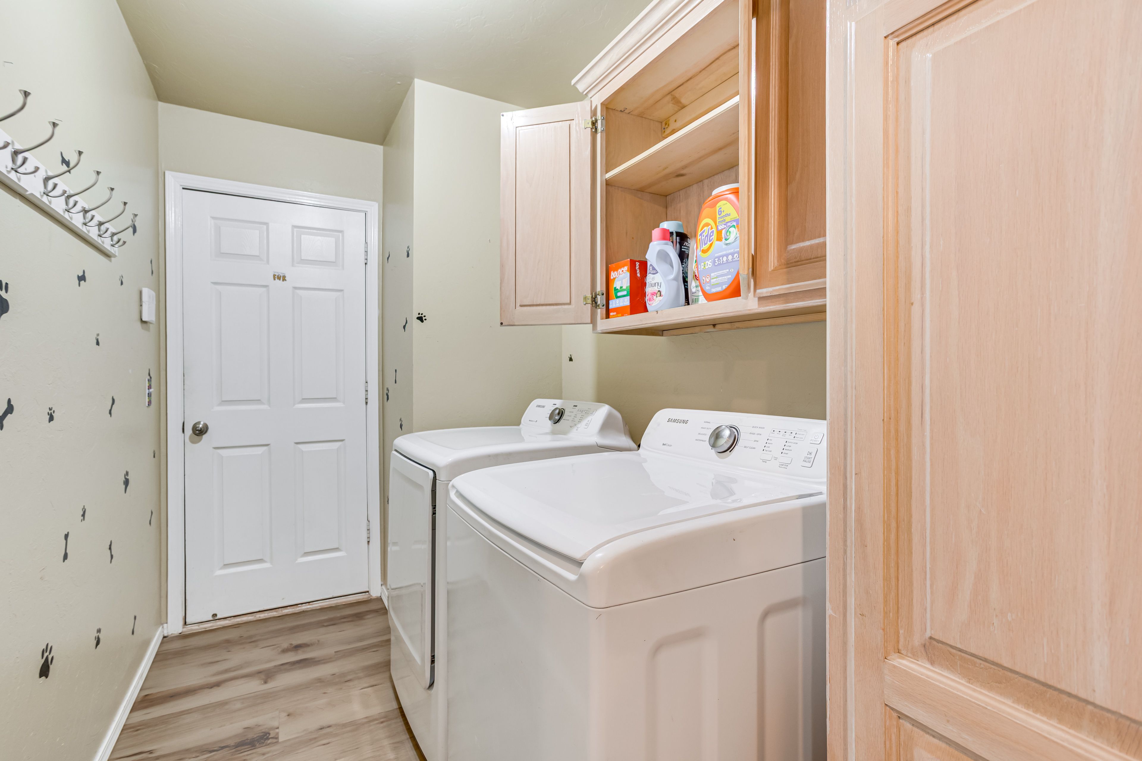 Laundry Room | Washer & Dryer