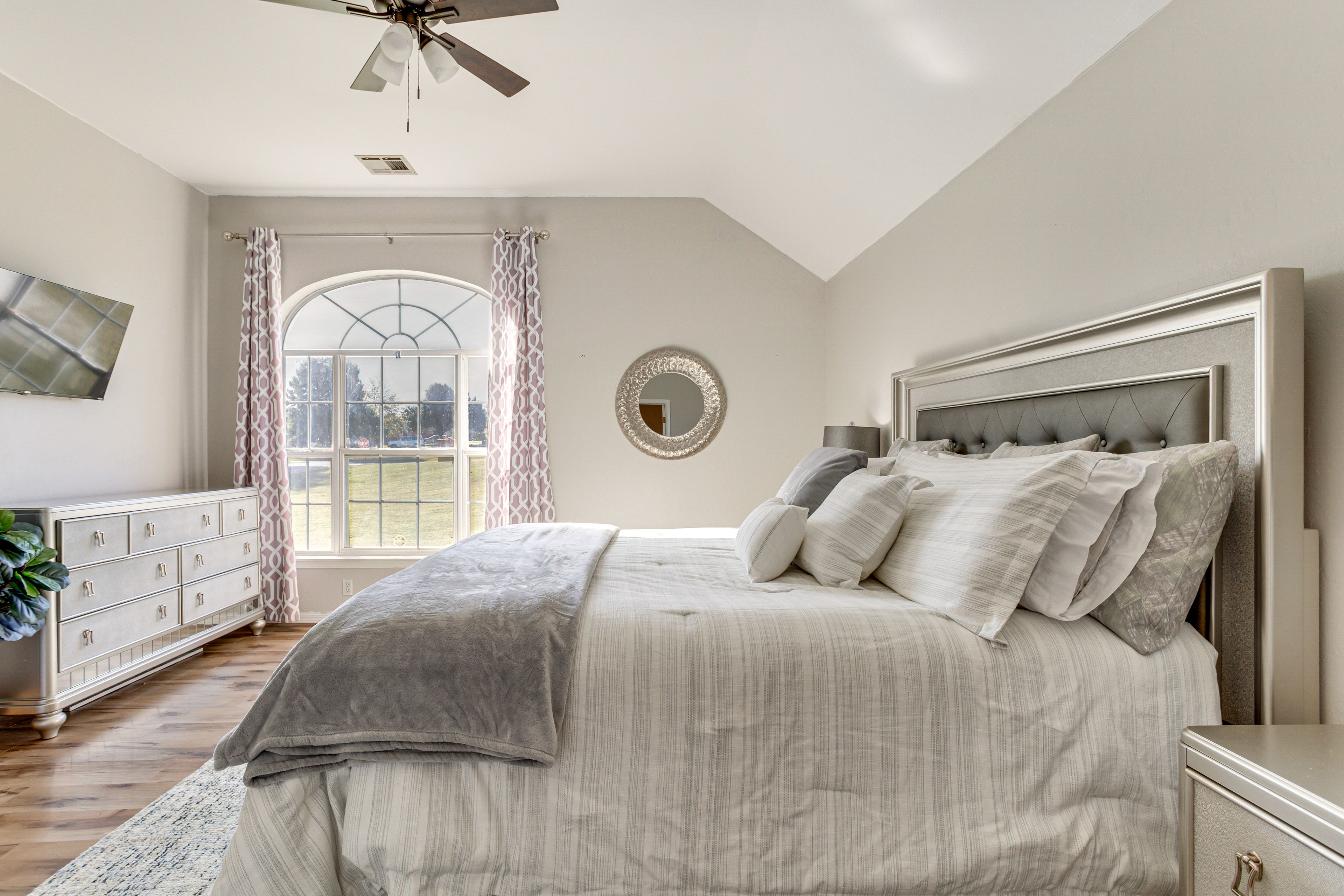 Bedroom 1 | King Bed | Linens Provided