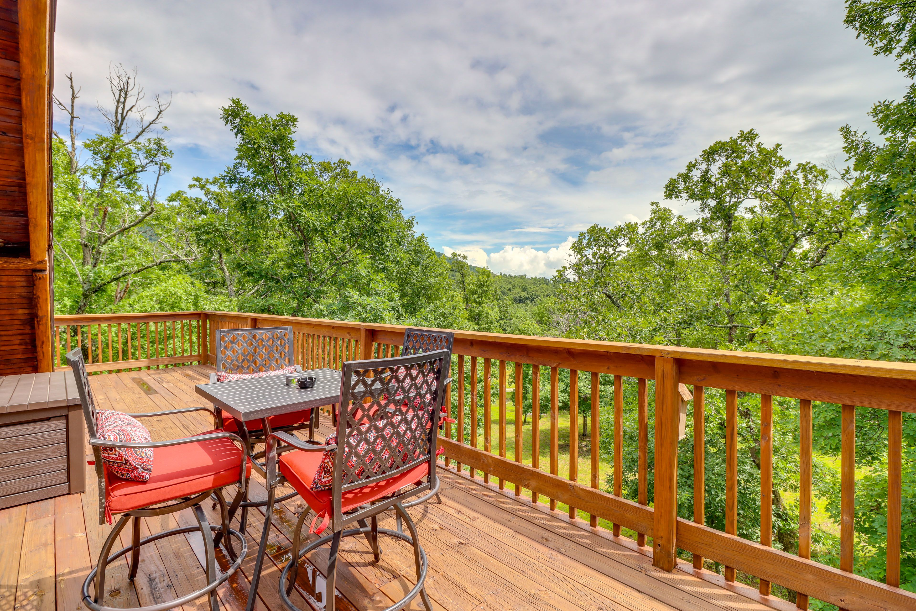 Harrison Vacation Rental | 3BR | 3BA | 3,000 Sq Ft | Stairs Required