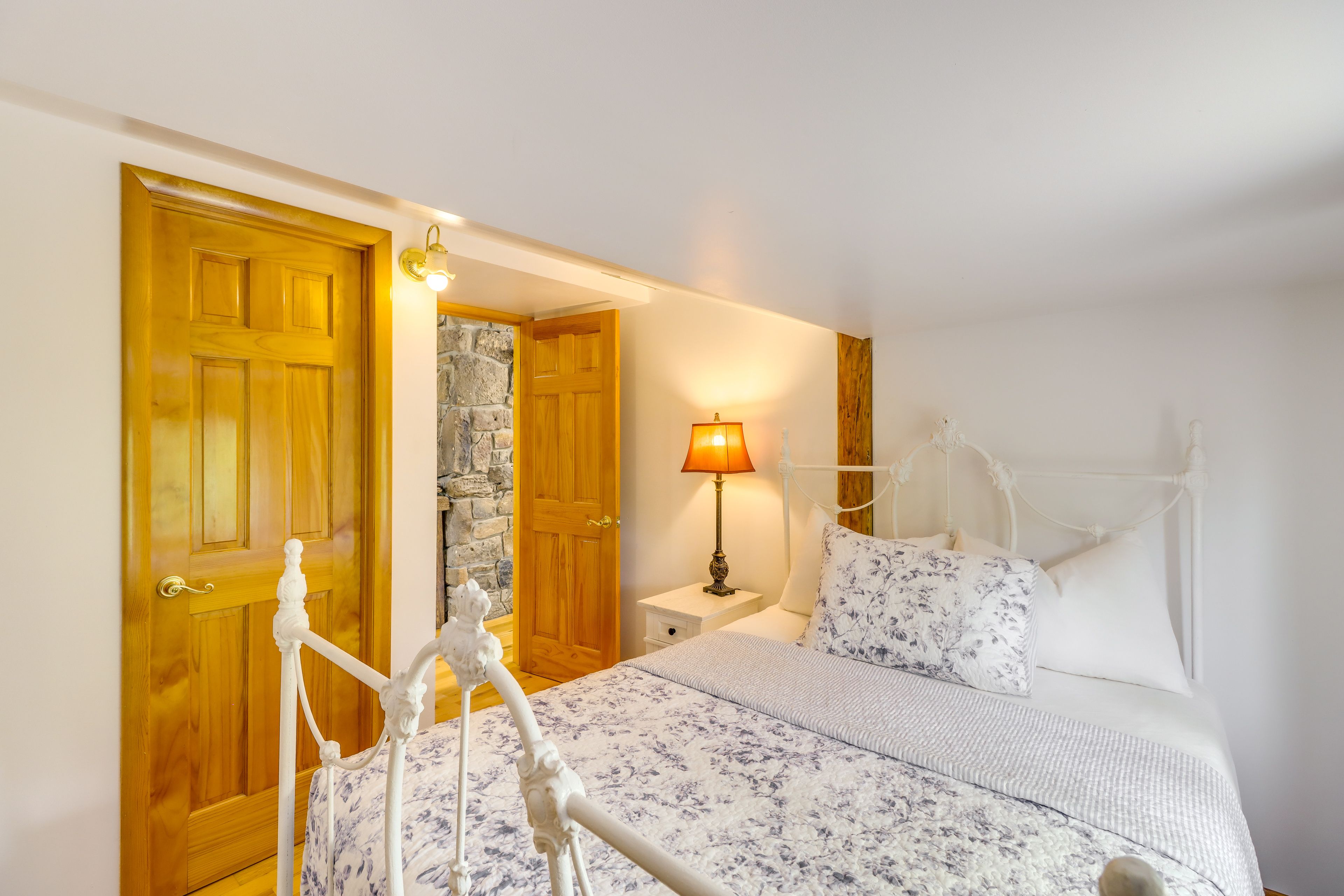 Bedroom 2 | Full Bed | 3rd Floor