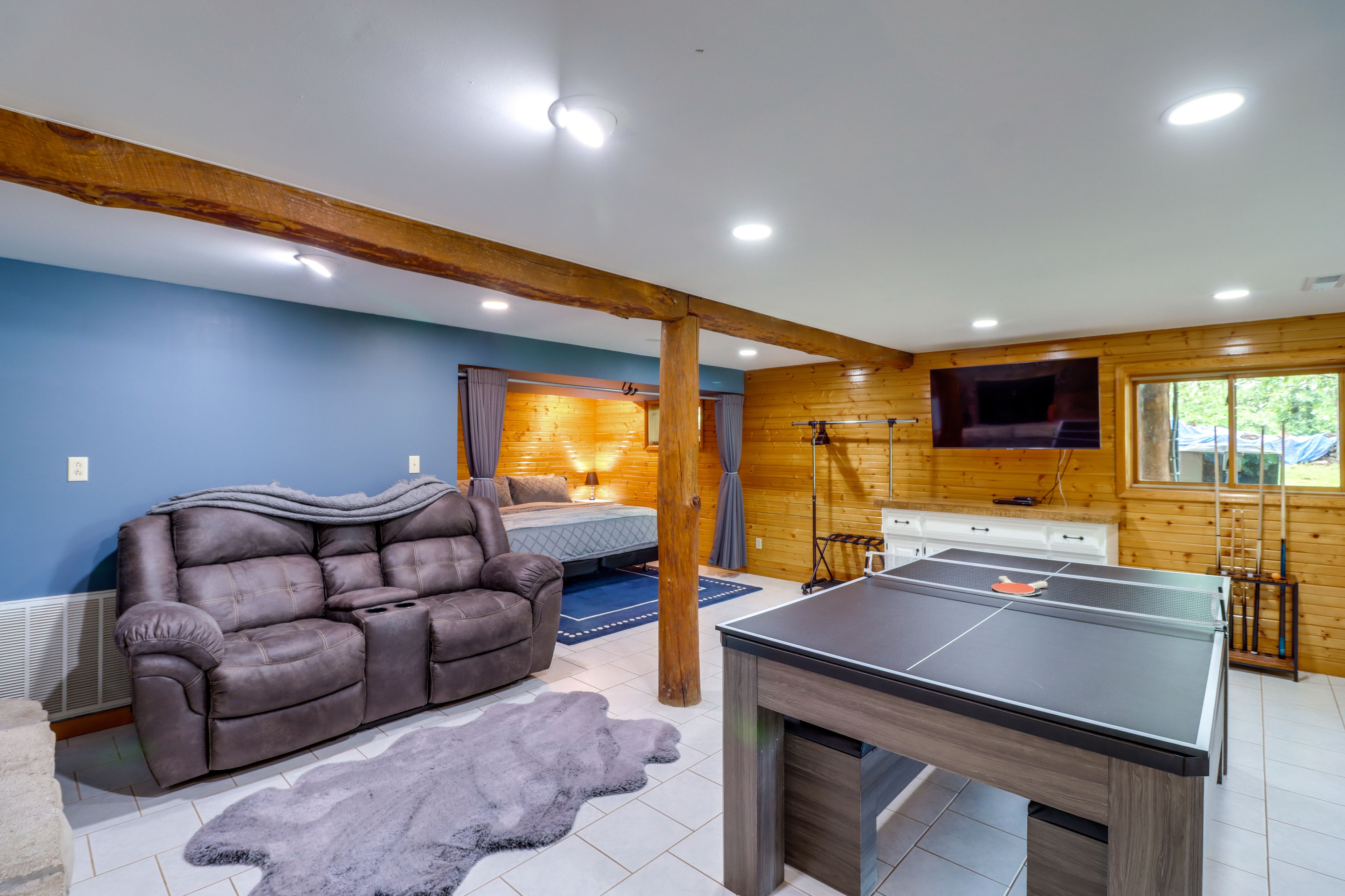 Game Room | Reversible Pool/Ping-Pong Table | Wet Bar | Smart TV