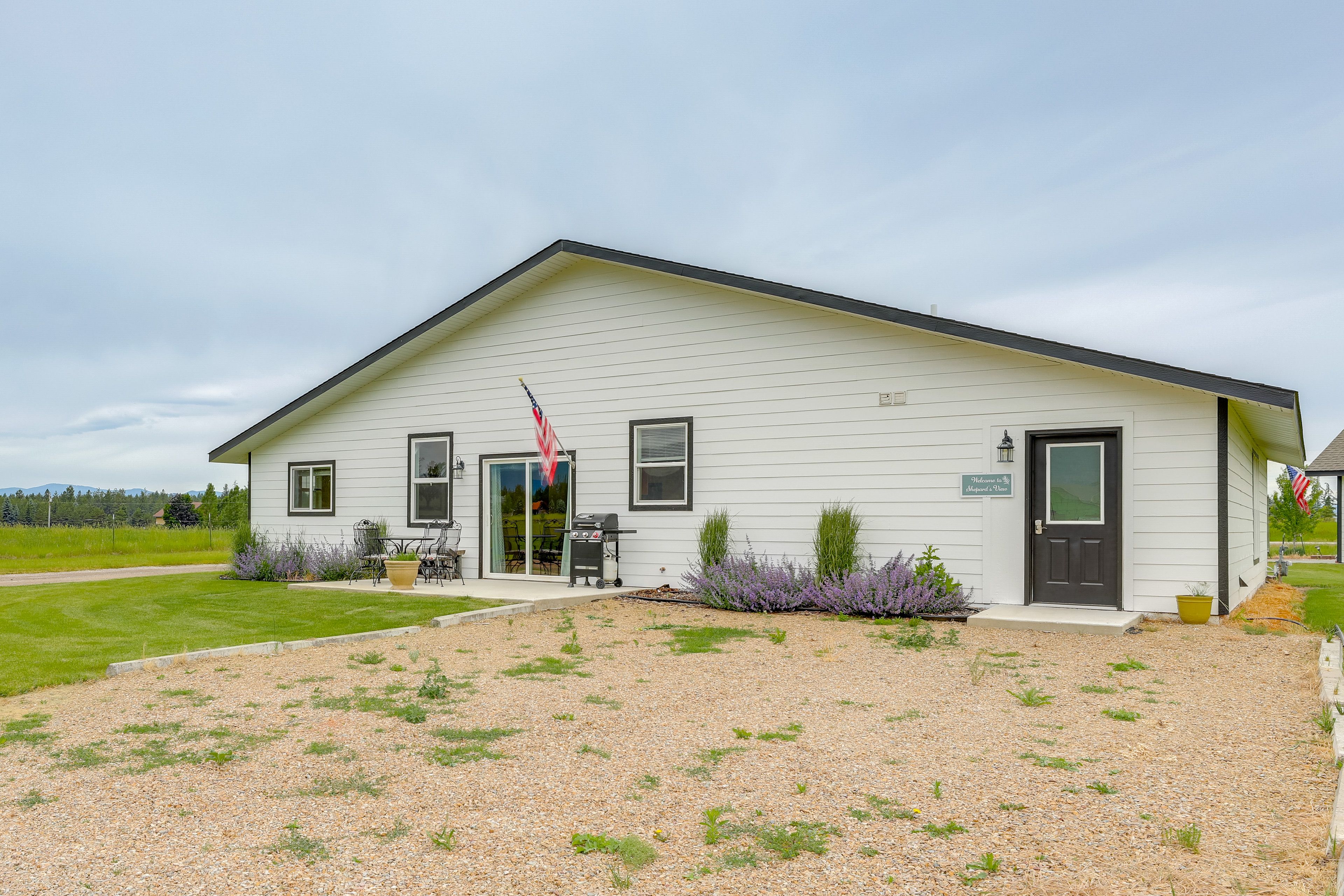 Exterior | Parking | Driveway (4 Vehicles)