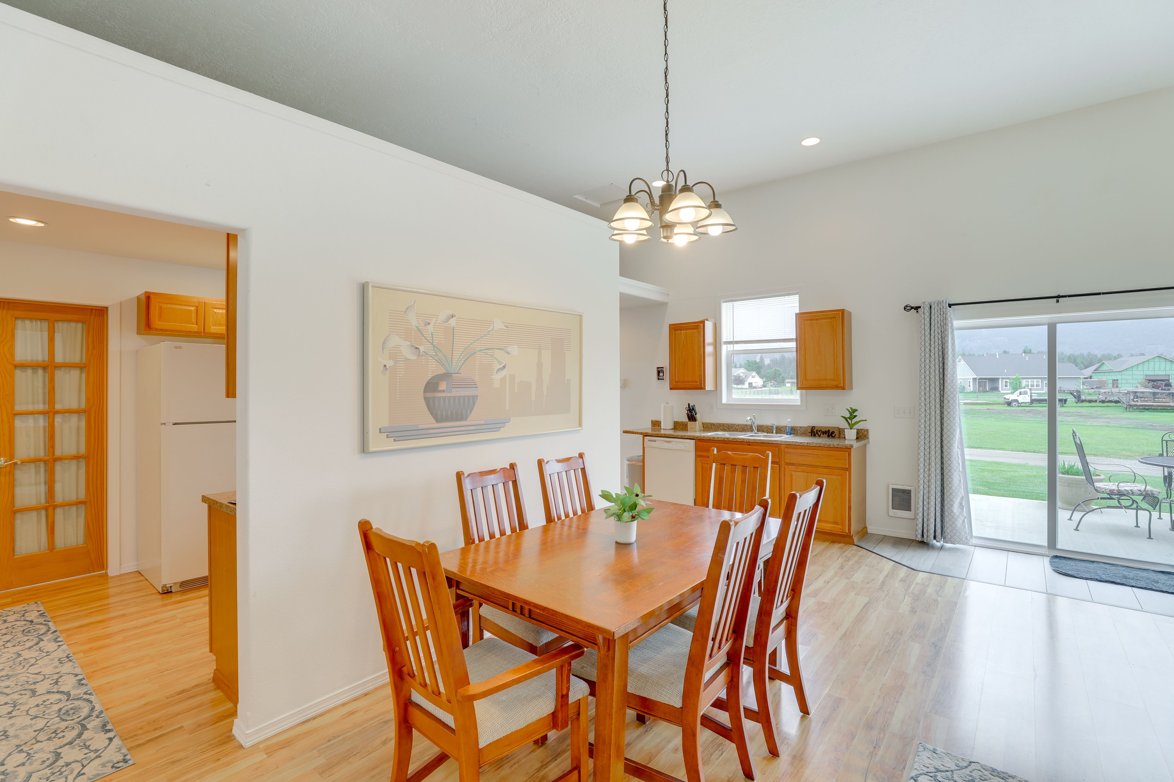 Dining Area | Dishware/Flatware