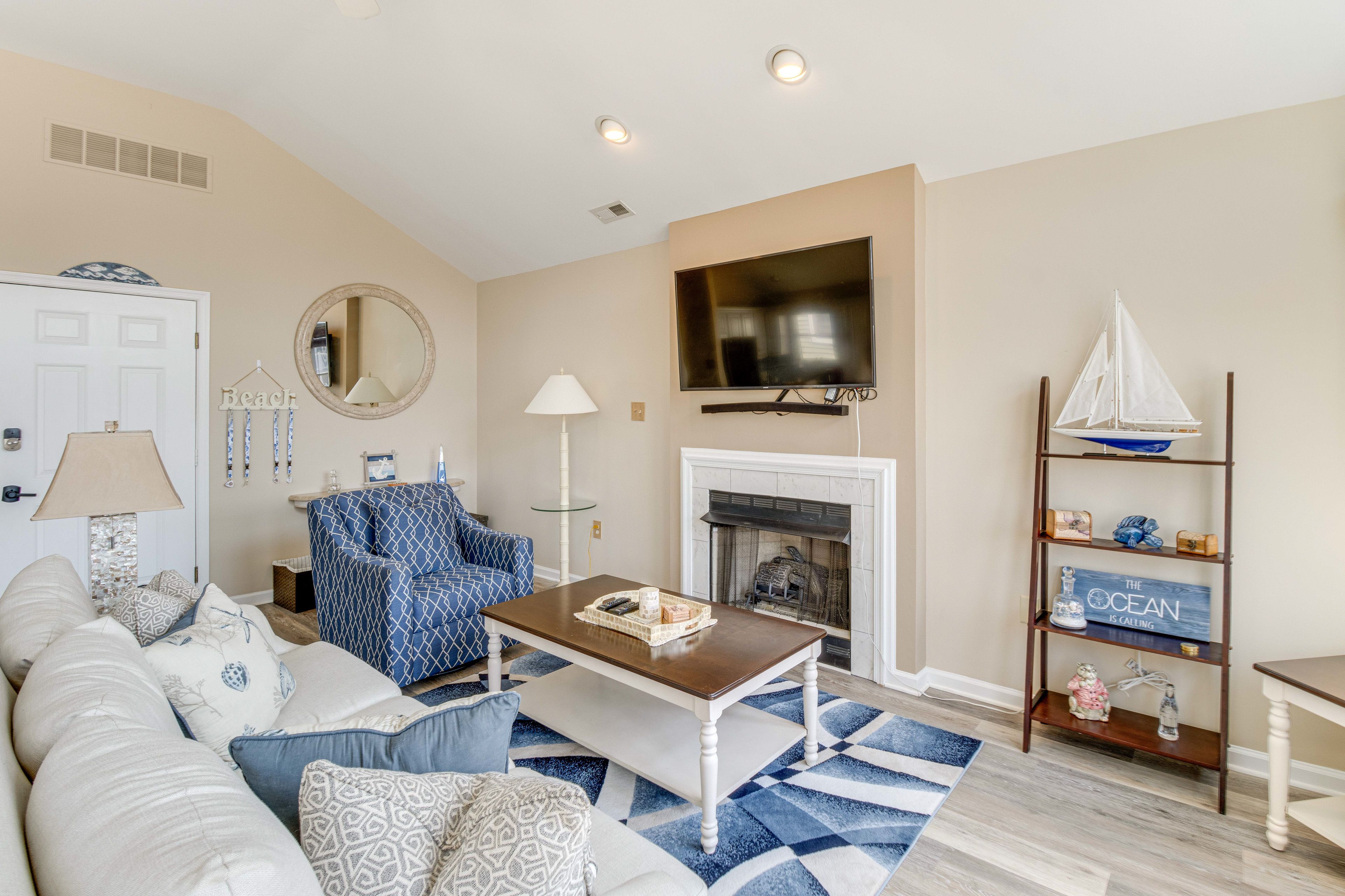 Living Room | Smart TV | Central A/C | Single-Story Home