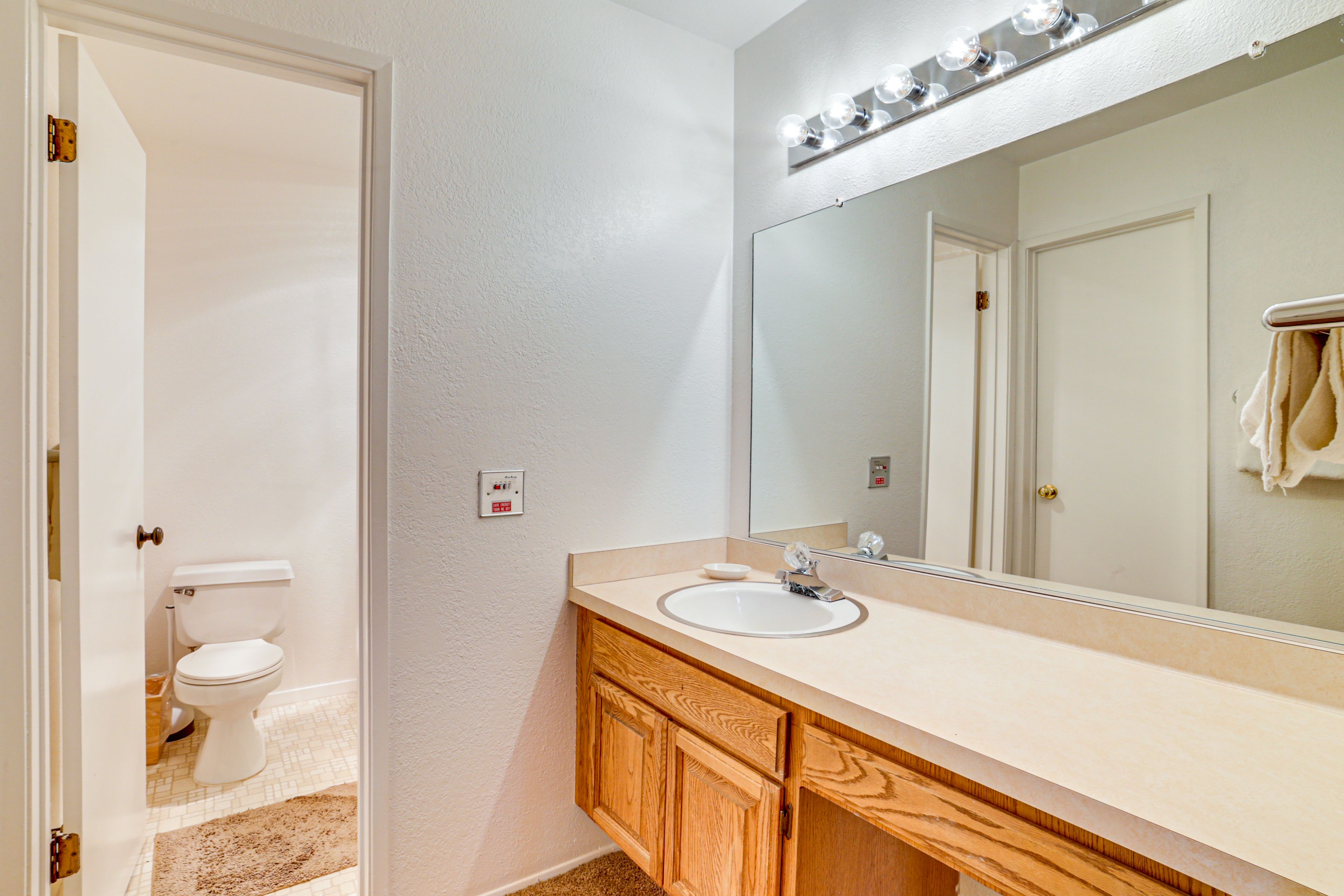 Bathroom | 2nd Floor