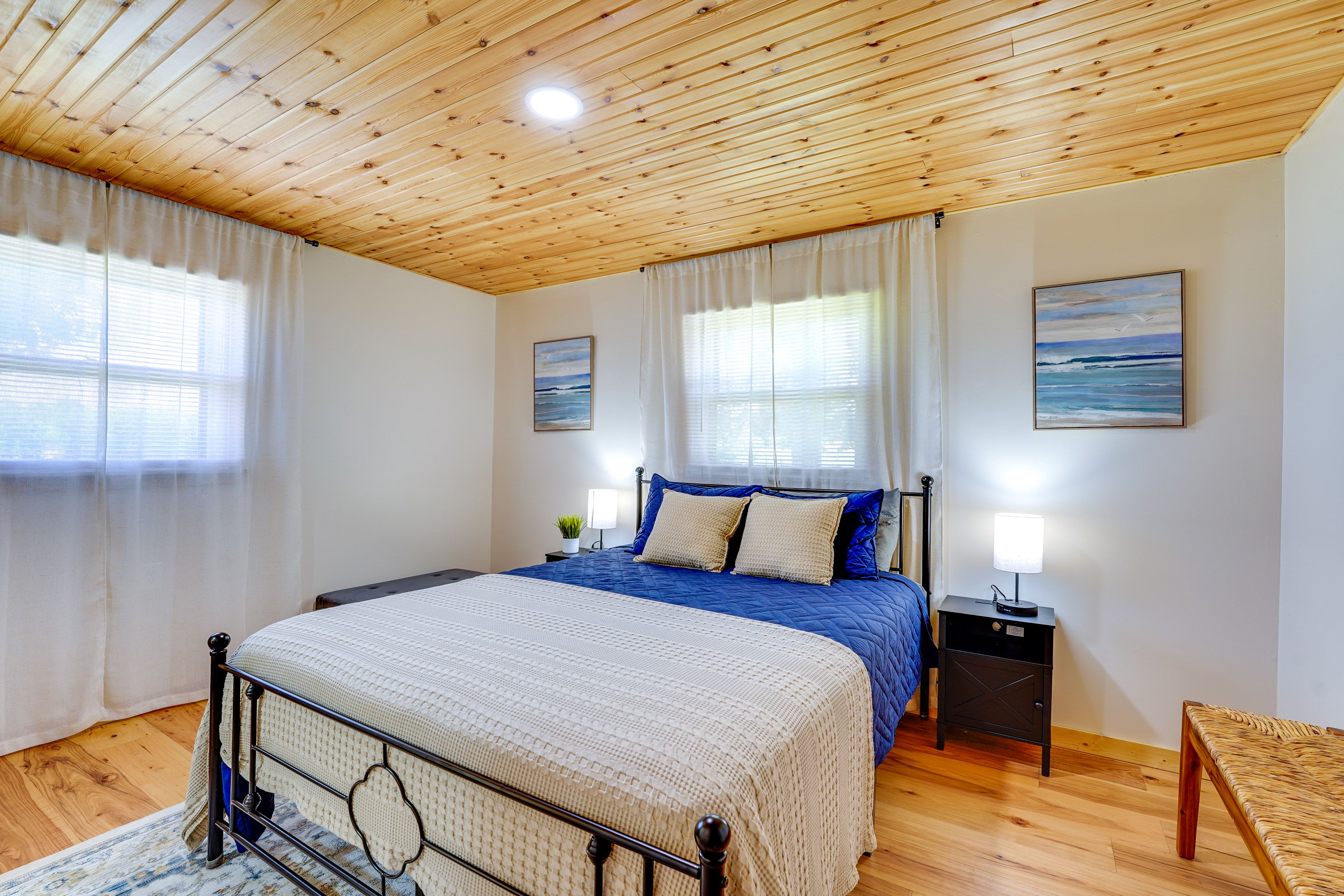 Bedroom 2 | Queen Bed