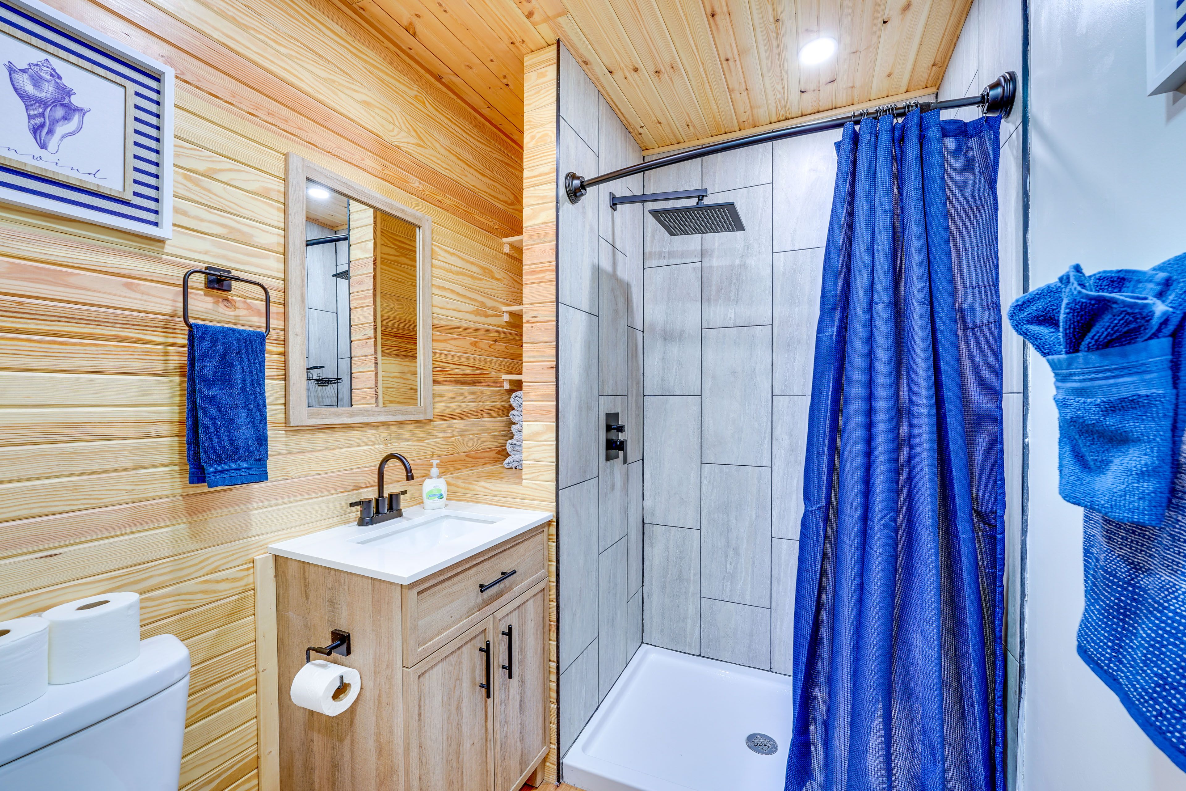 Full Bathroom | Washer & Dryer