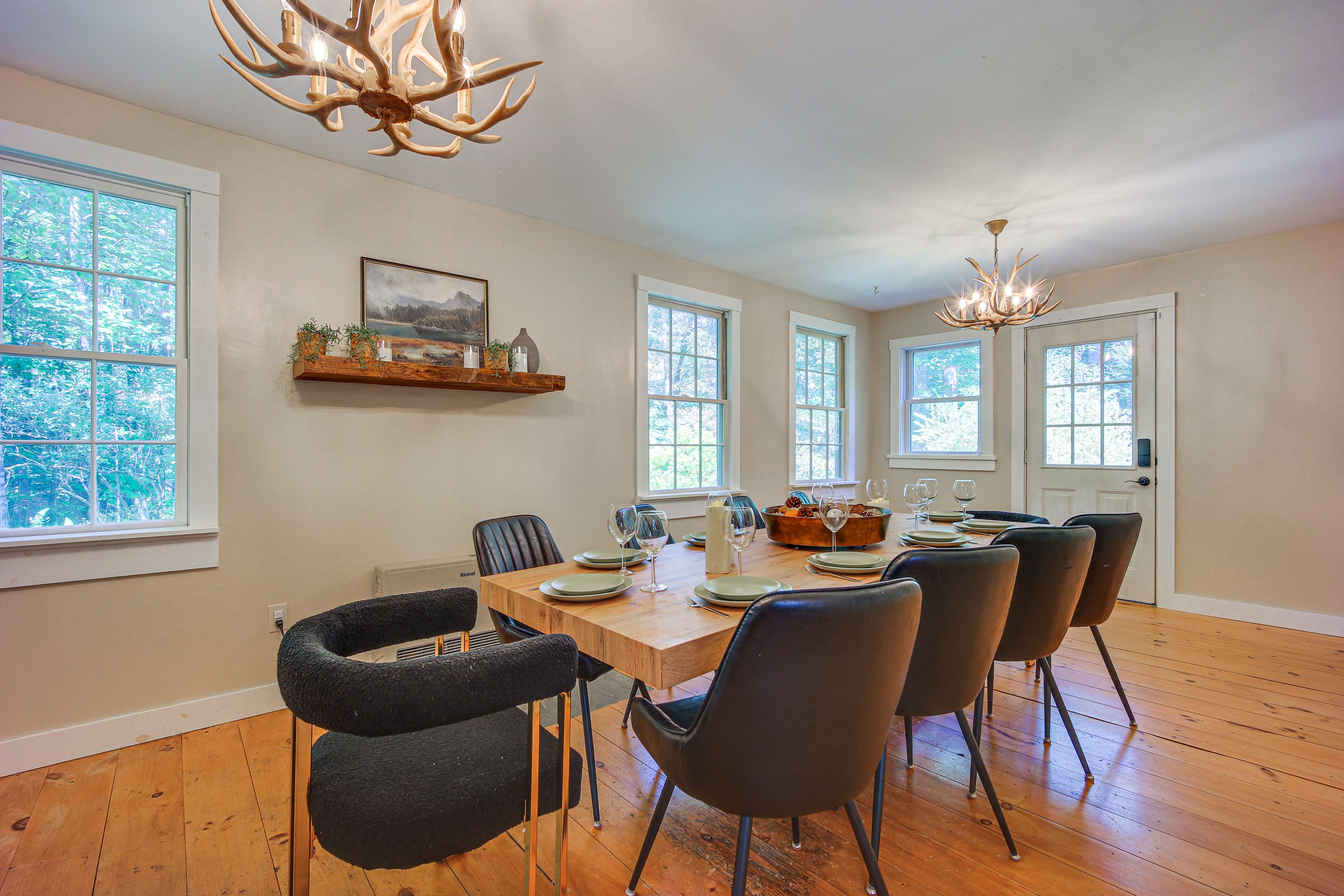 Dining Area | Dishware & Flatware Provided | 1st Floor