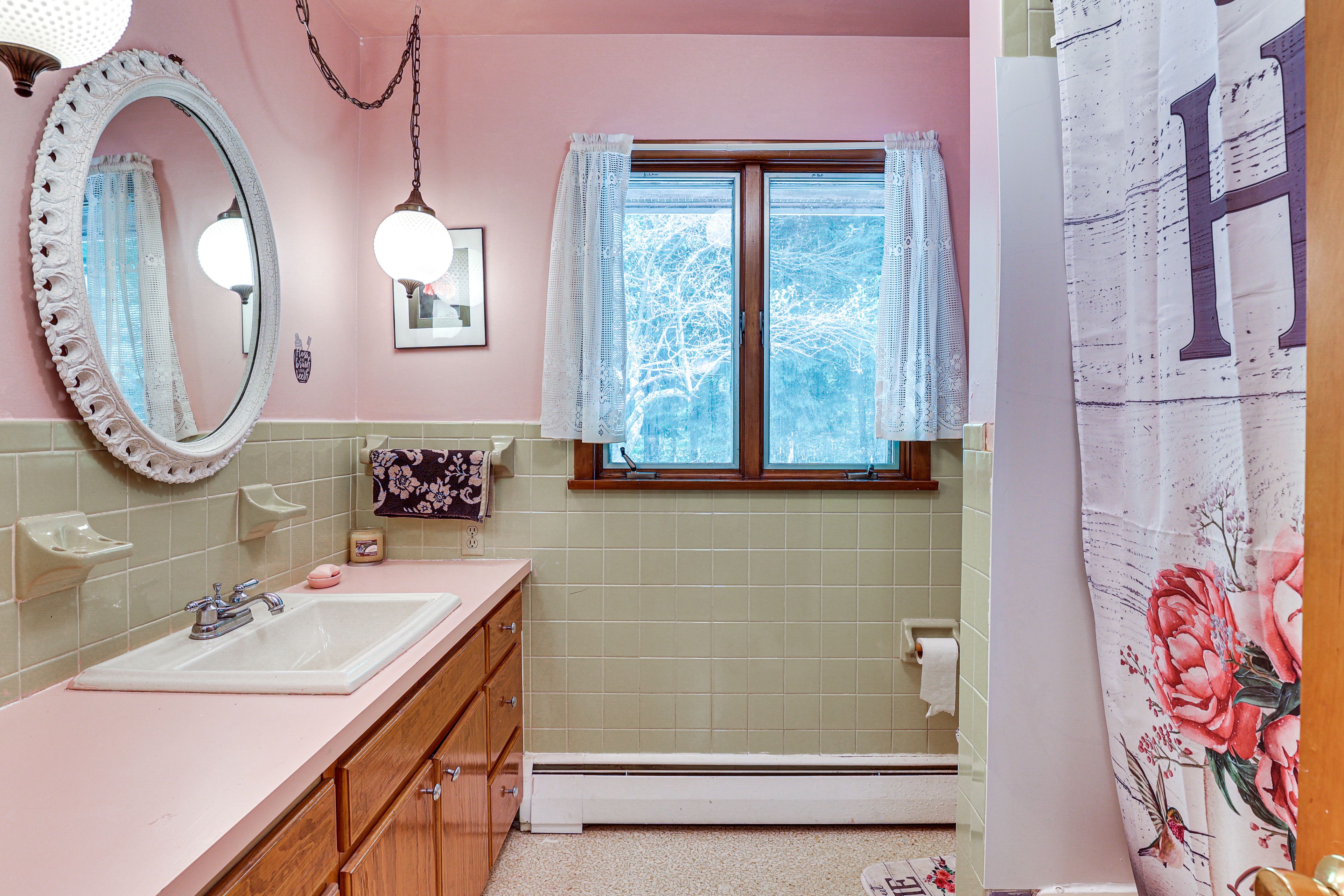 Full Bathroom | 1st Floor