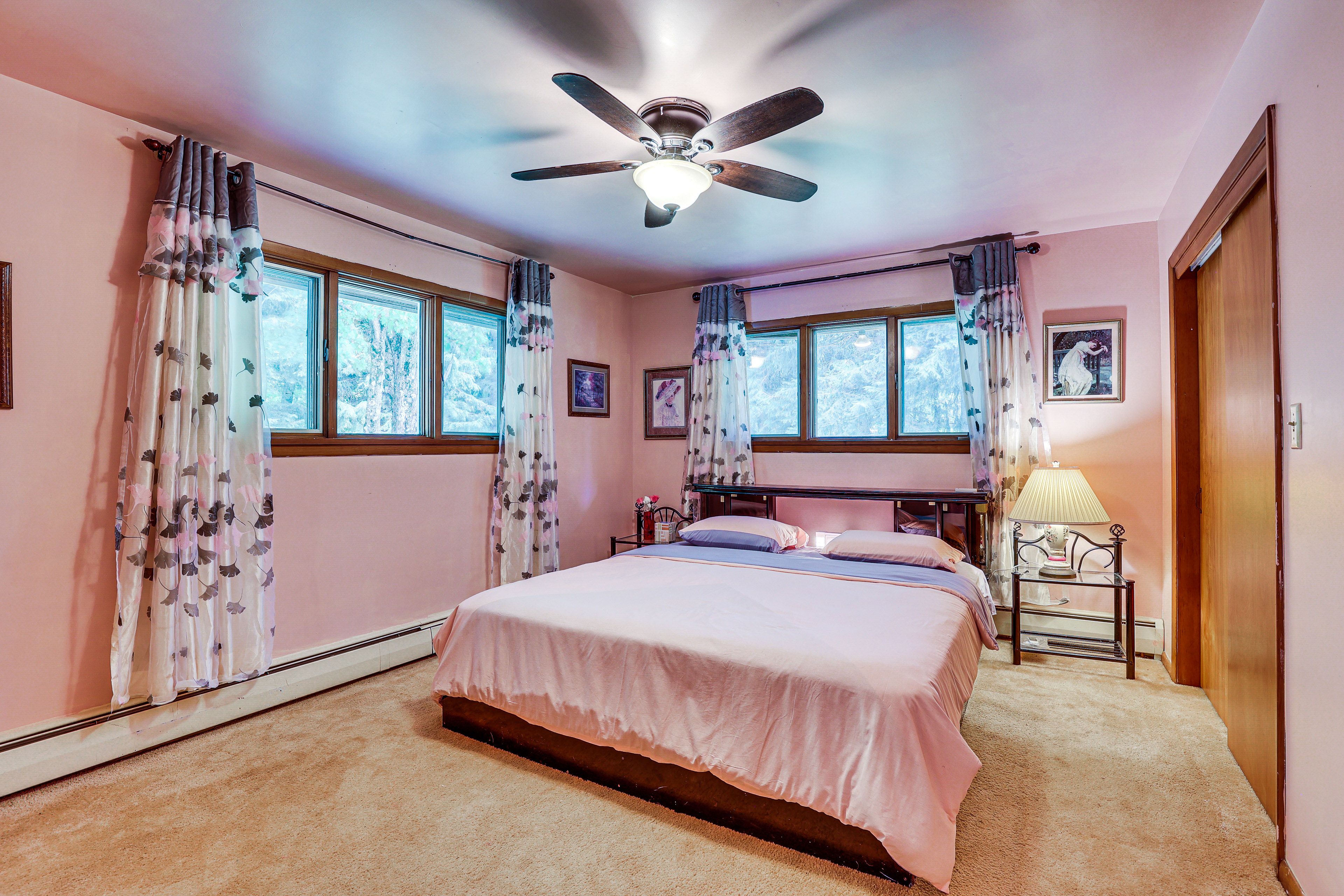 Bedroom 1 | King Bed | 1st Floor