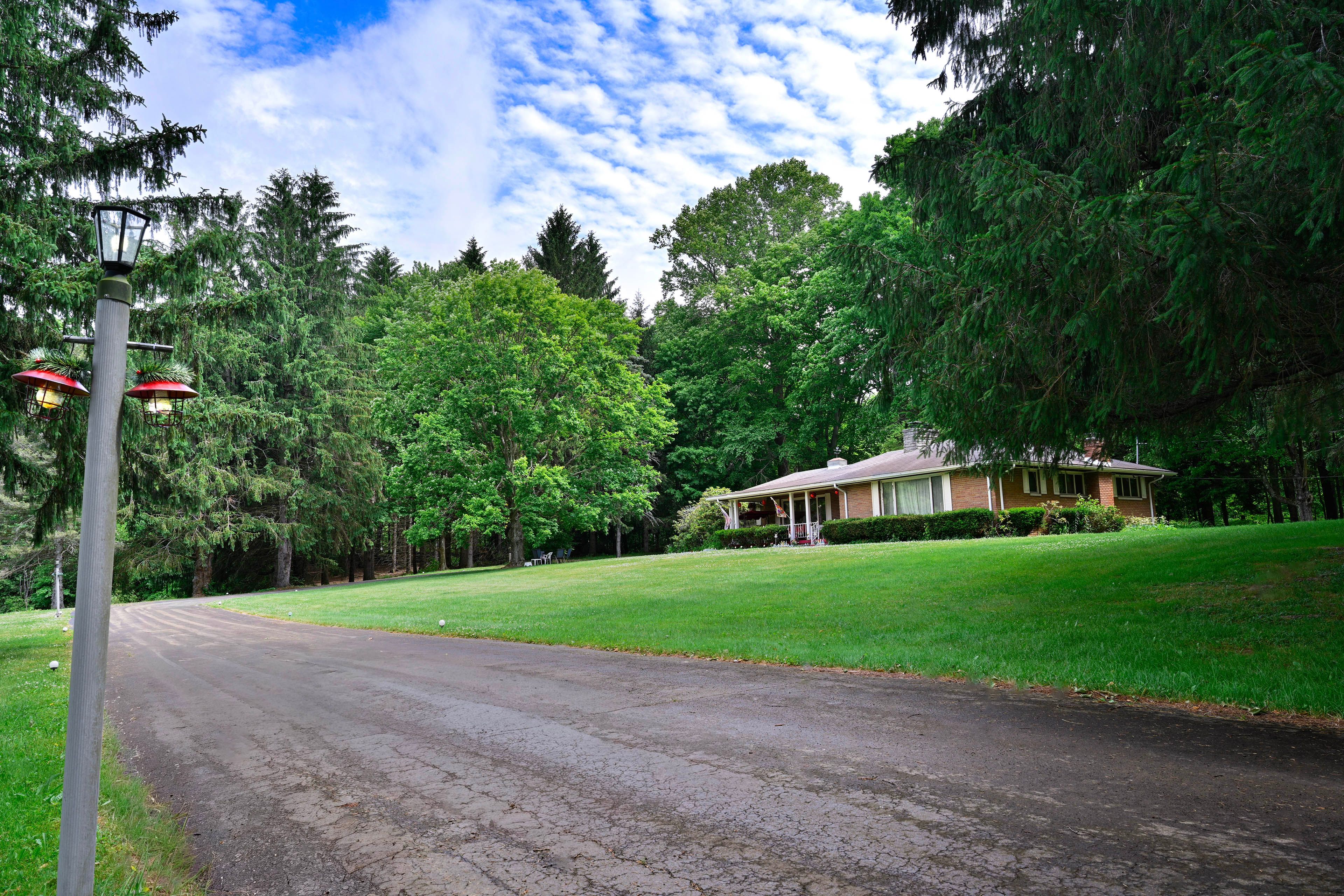 Parking | Garage (1 Vehicle) | Shared Driveway