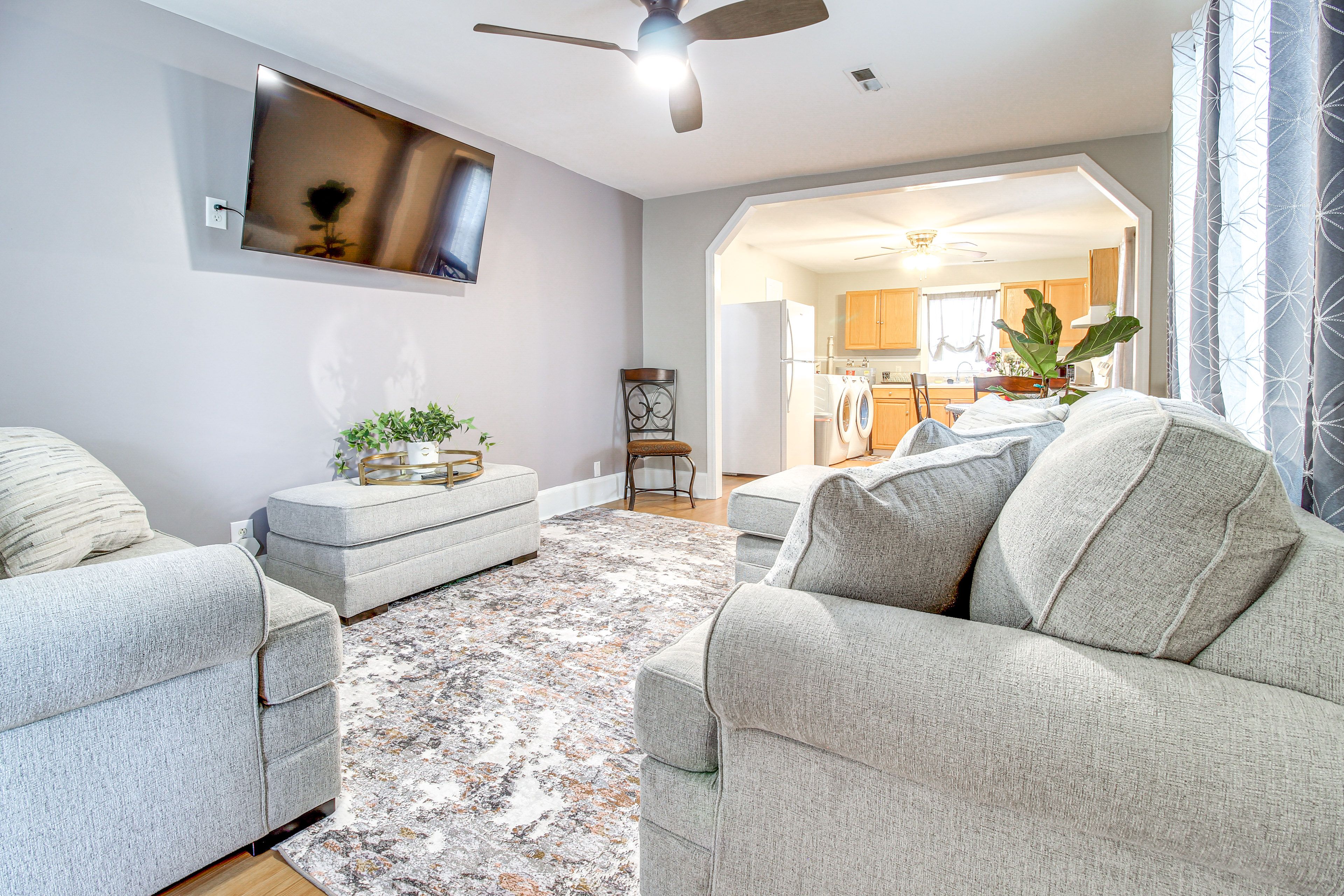 Living Room | Flat-Screen TV | Central Heating & A/C | Free WiFi