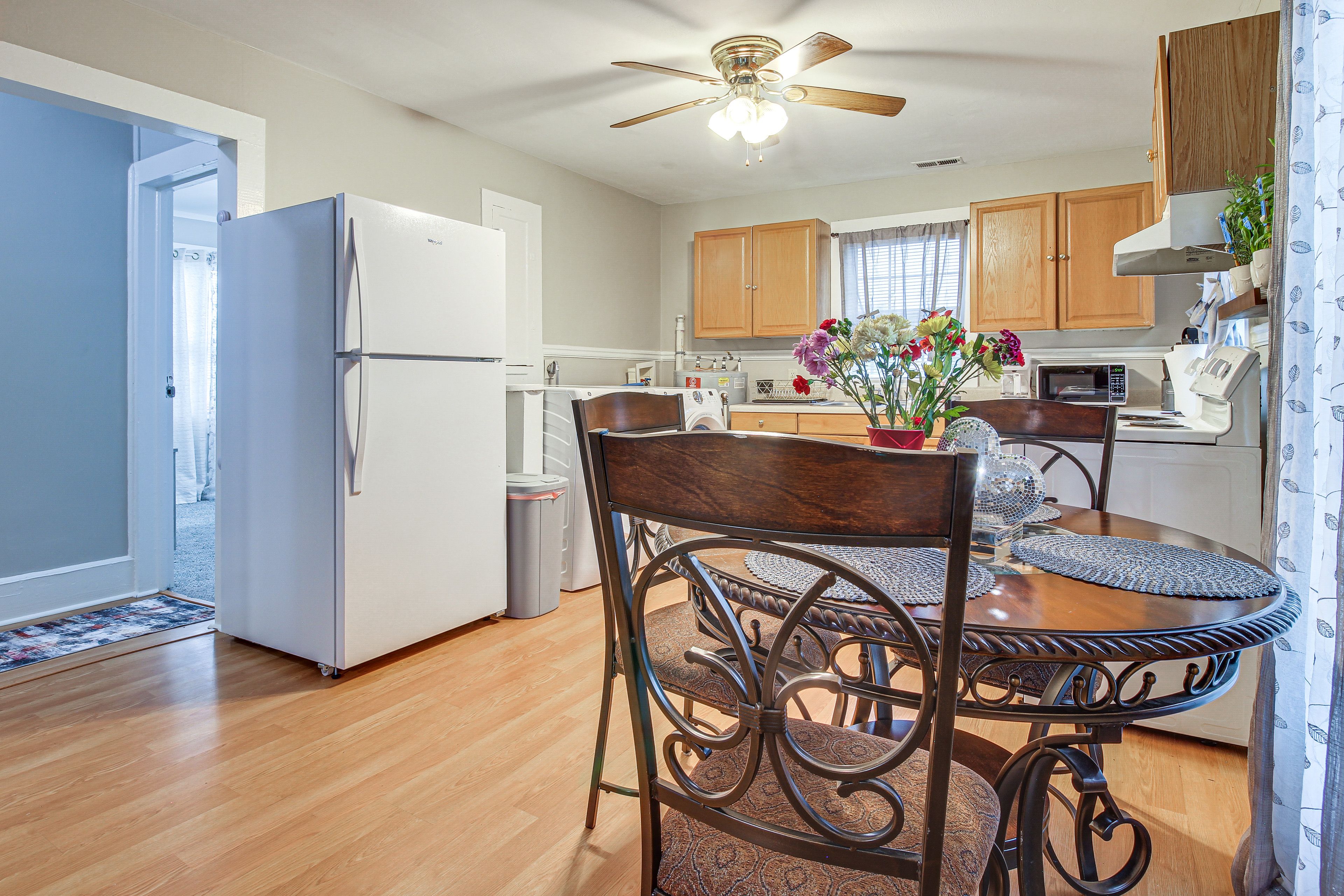 Dining Area | Dishware/Flatware