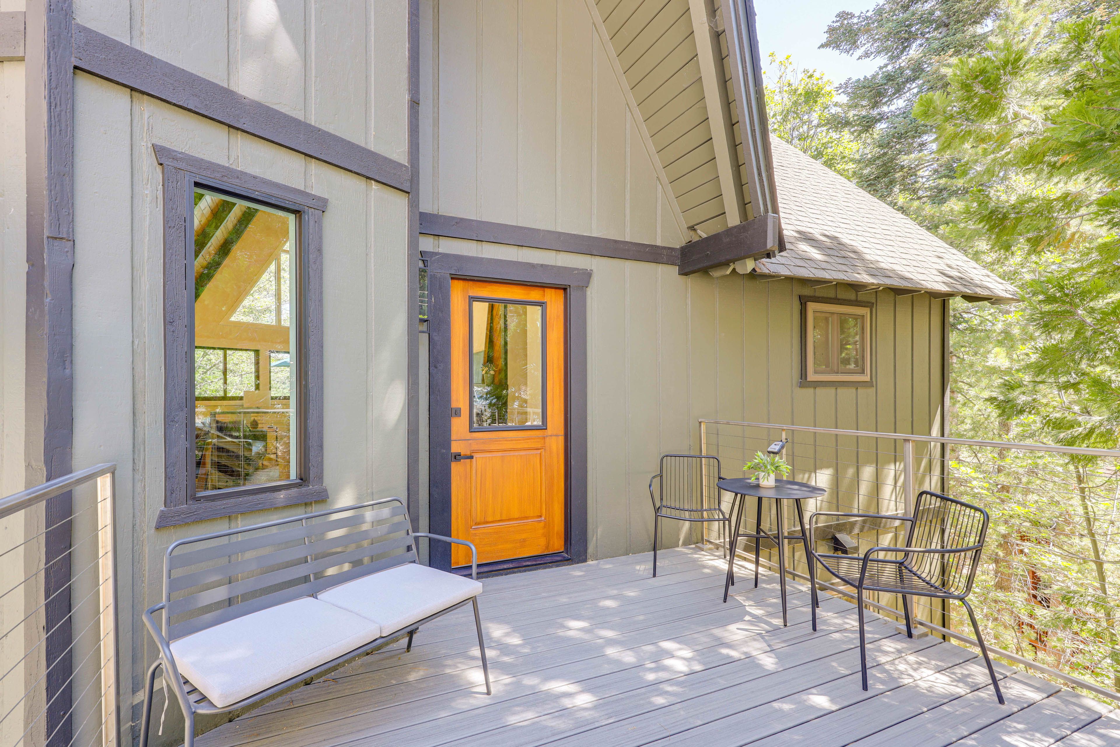 Property Entrance/Front Porch | Dining Area | Seating