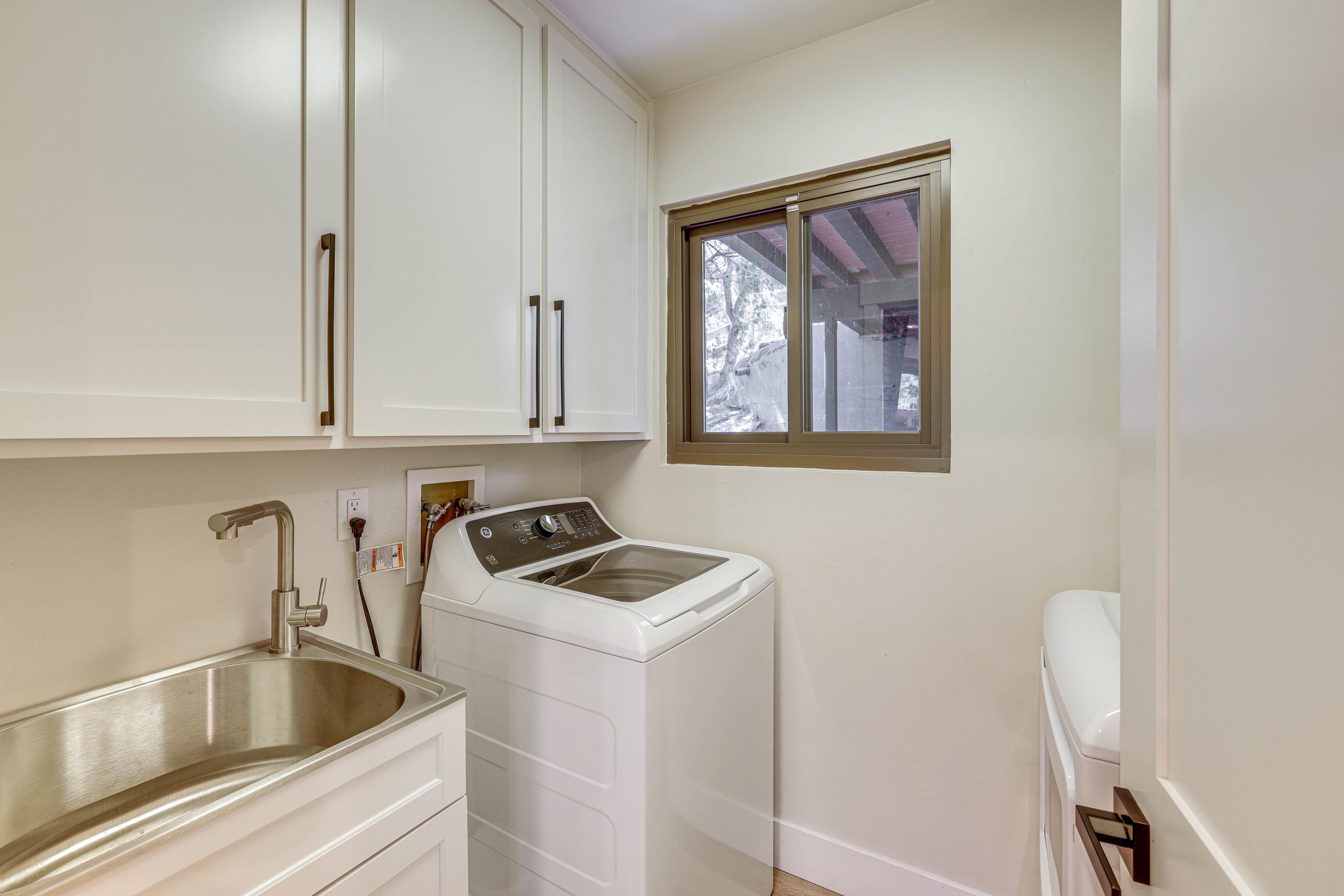Washer & Dryer | Lower Floor