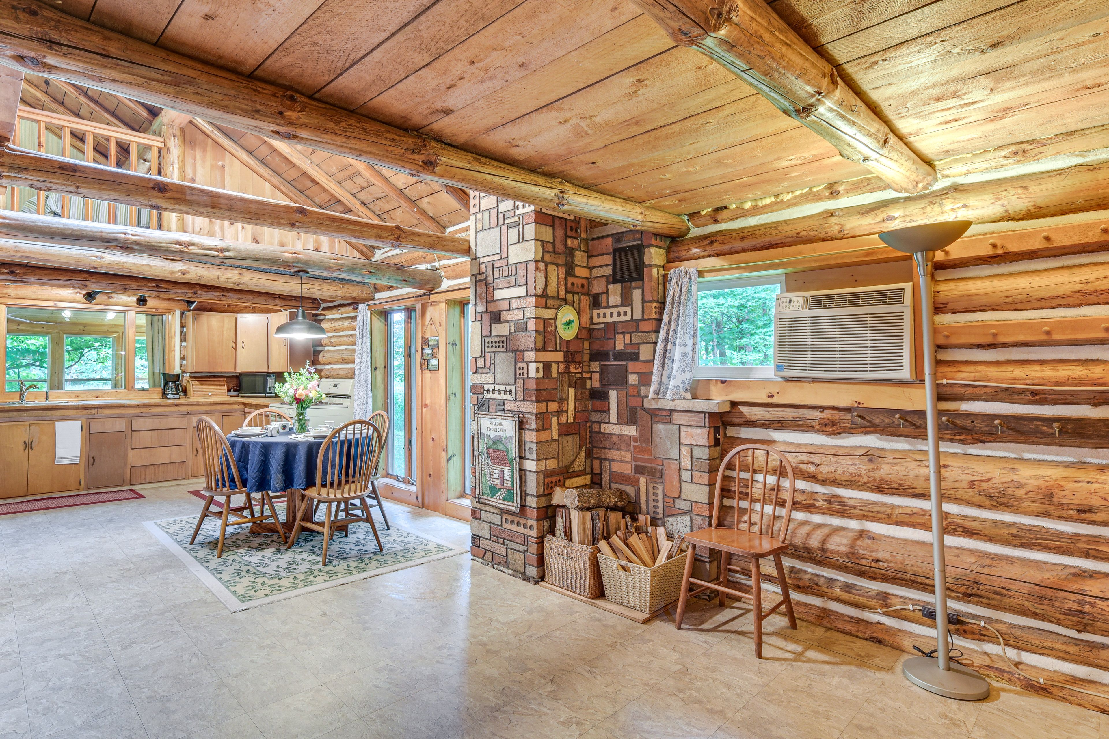 Dining Area | Dishware/Flatware Provided | 1st Floor