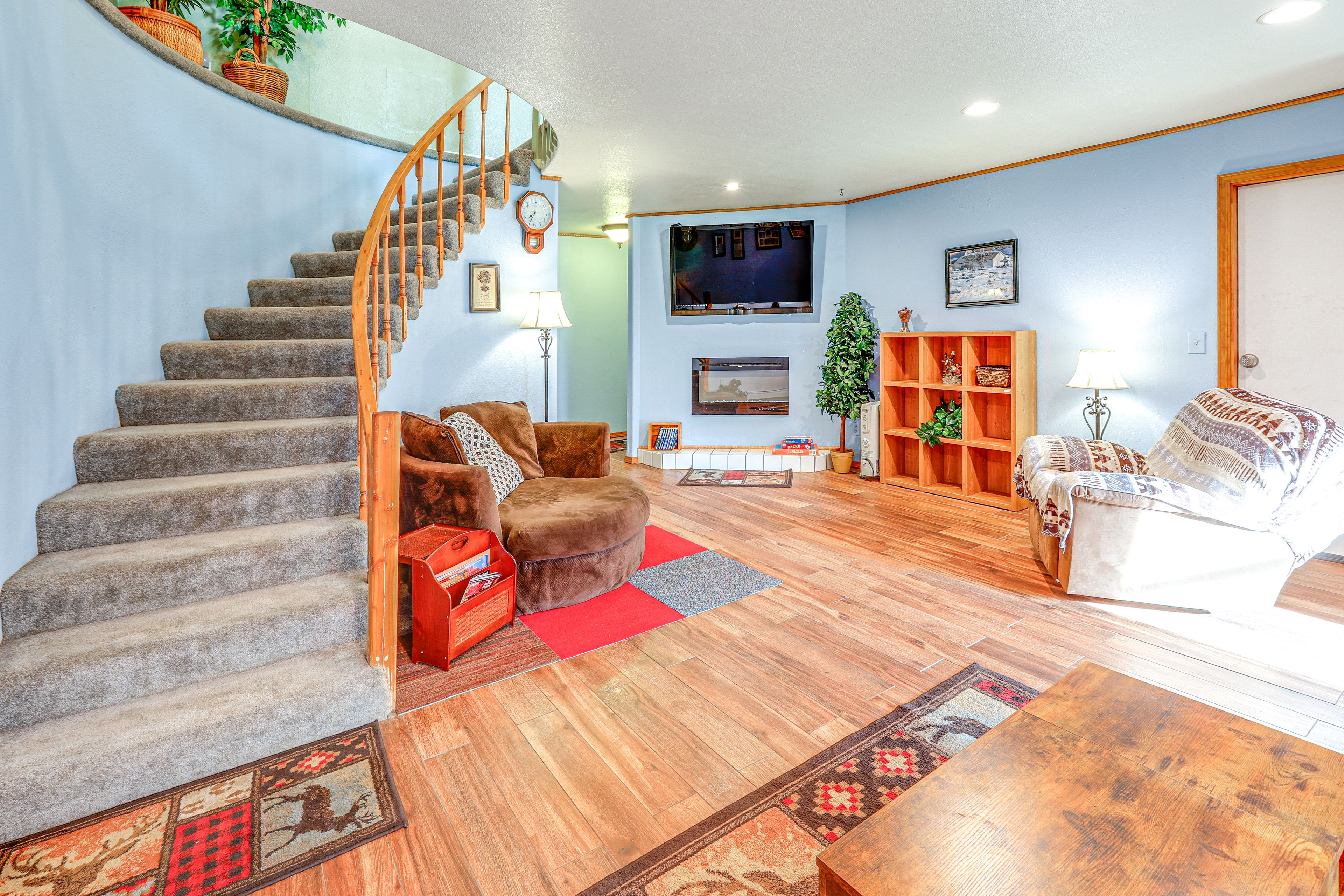 North Pole Vacation Rental | 4BR | 2.5BA | Steps Required | 2,400 Sq Ft