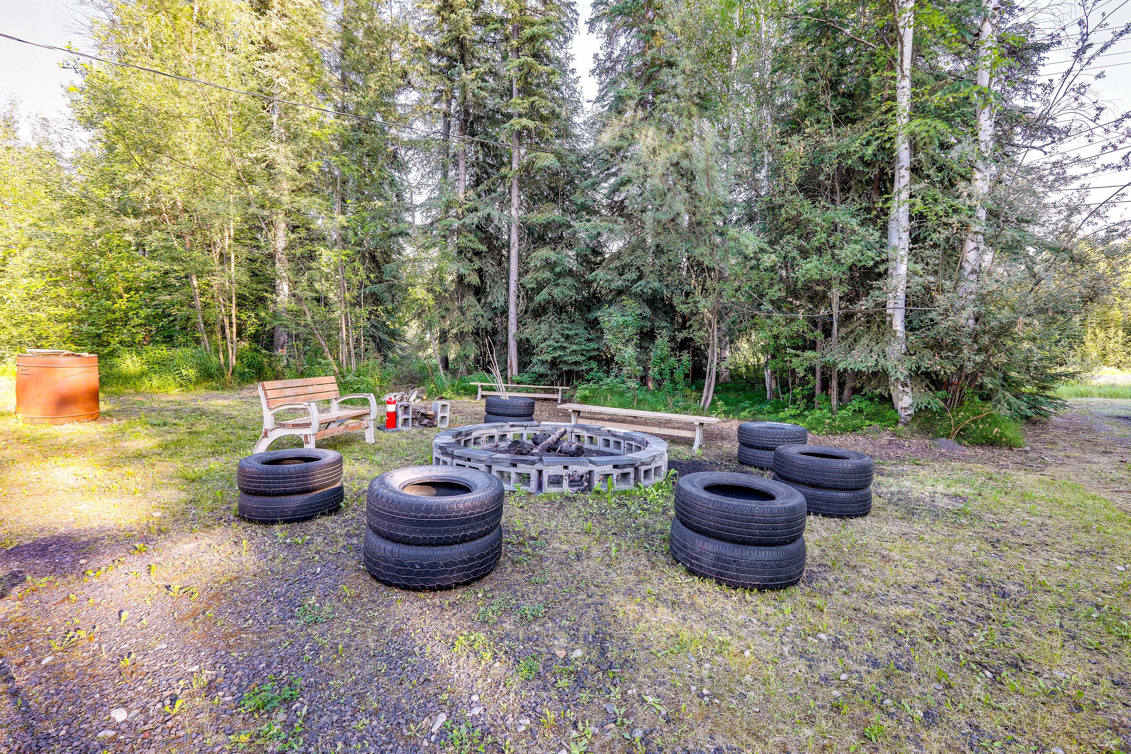 Large Backyard | Wood-Burning Fire Pit