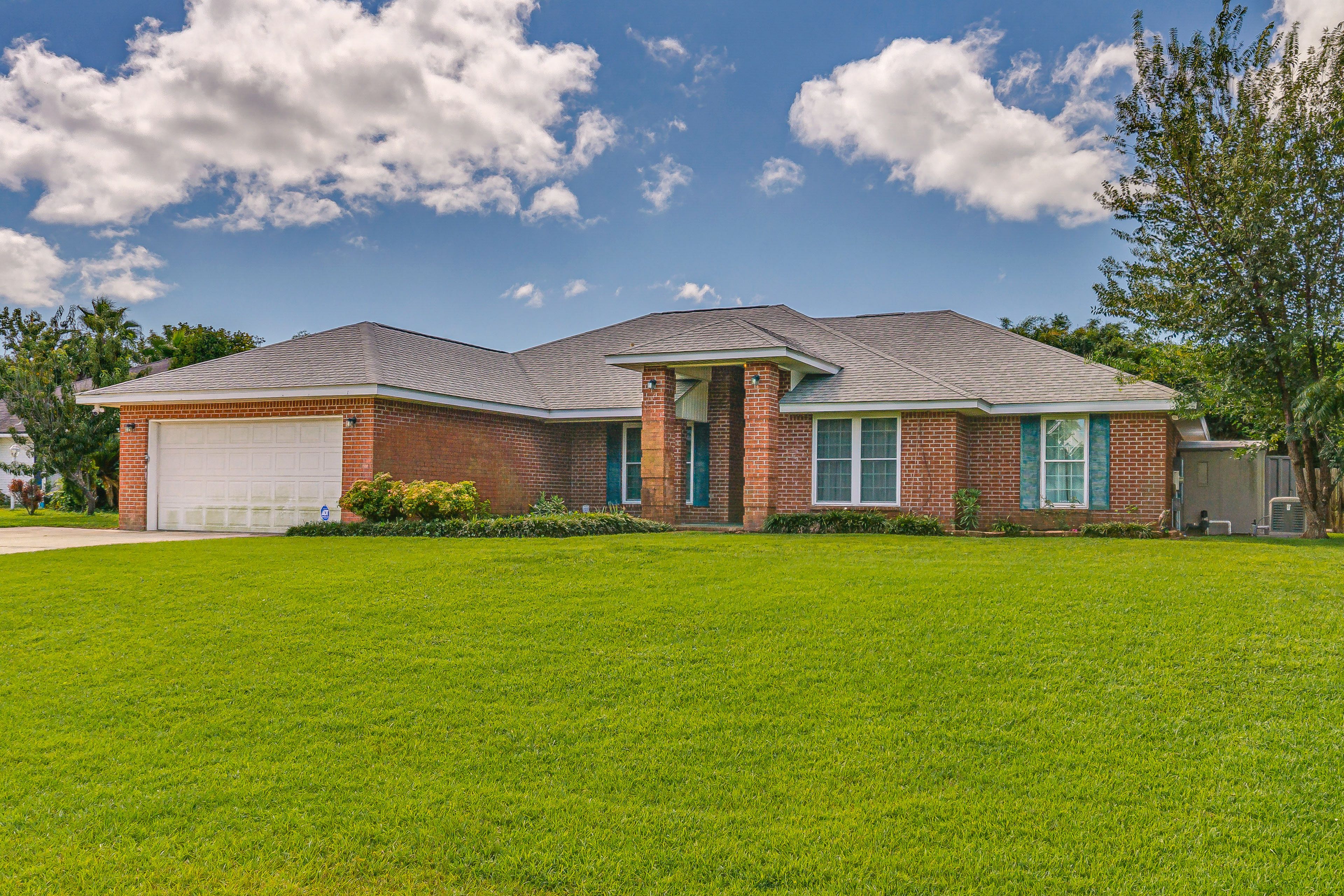 Property Exterior | Single-Story Home | Driveway Parking (2 Vehicles)