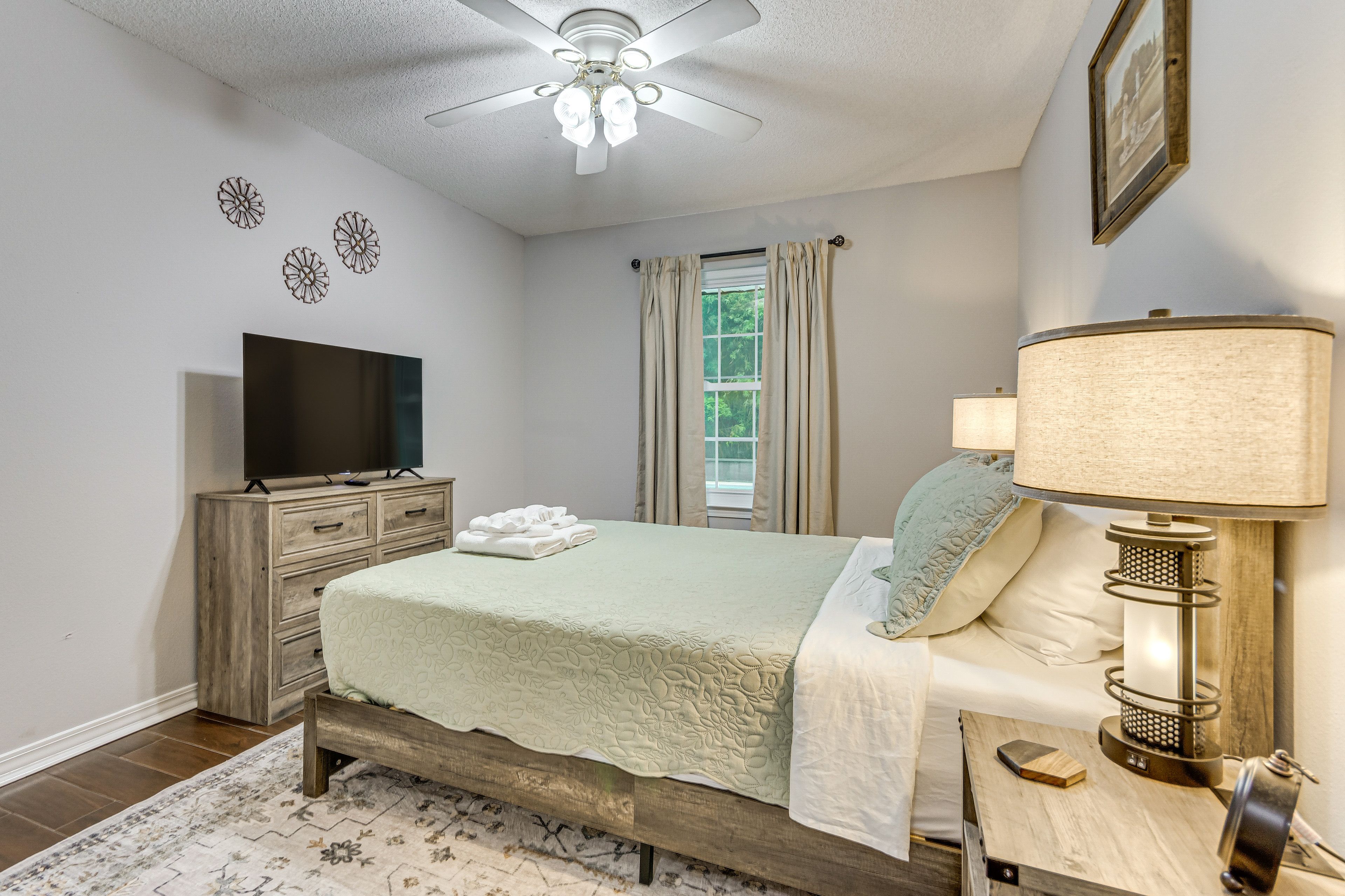 Bedroom 4 | Queen Bed