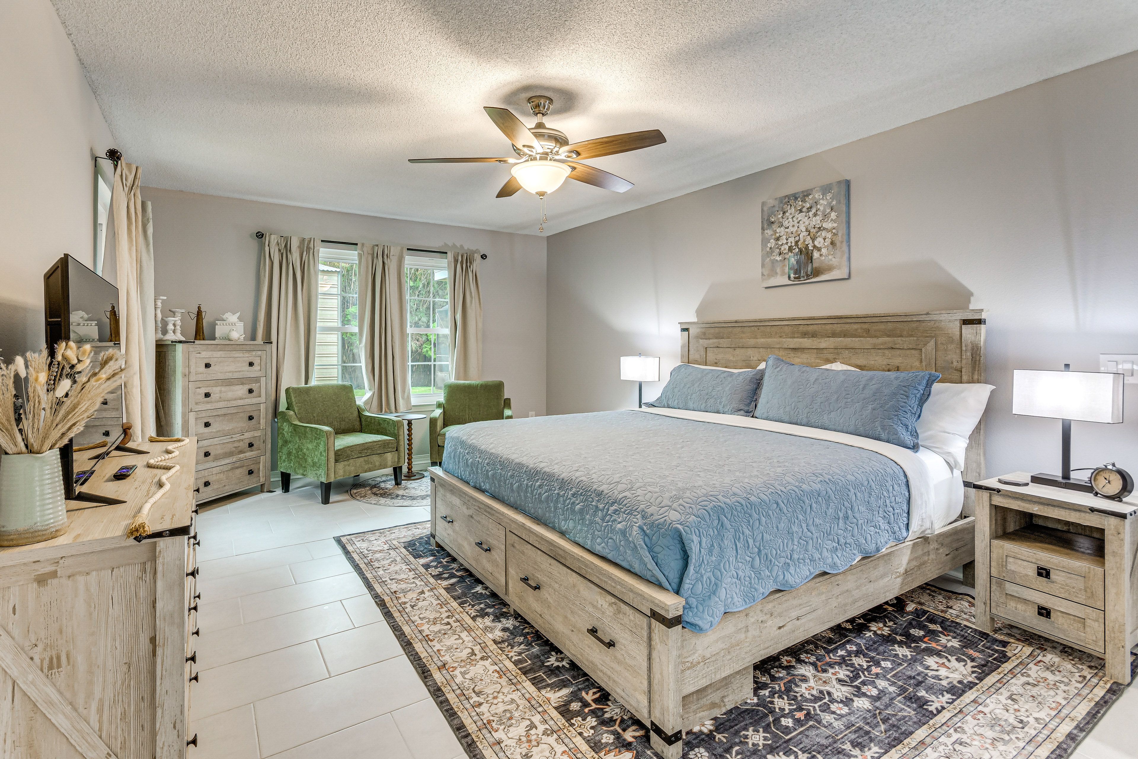 Bedroom 1 | King Bed | Linens Provided