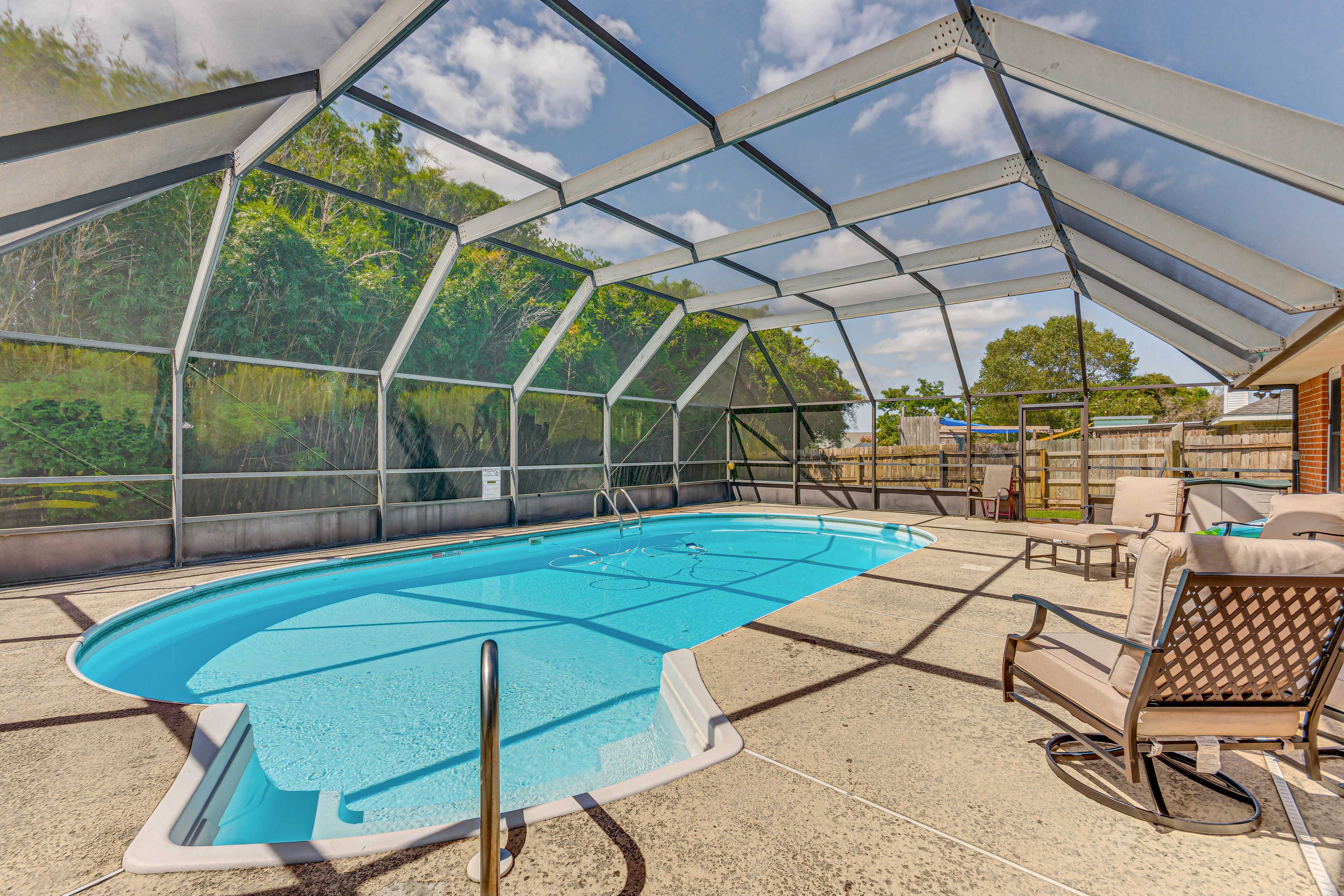Gulf Breeze Vacation Rental | 4BR | 2BA | 1 Step Required | 2,200 Sq Ft