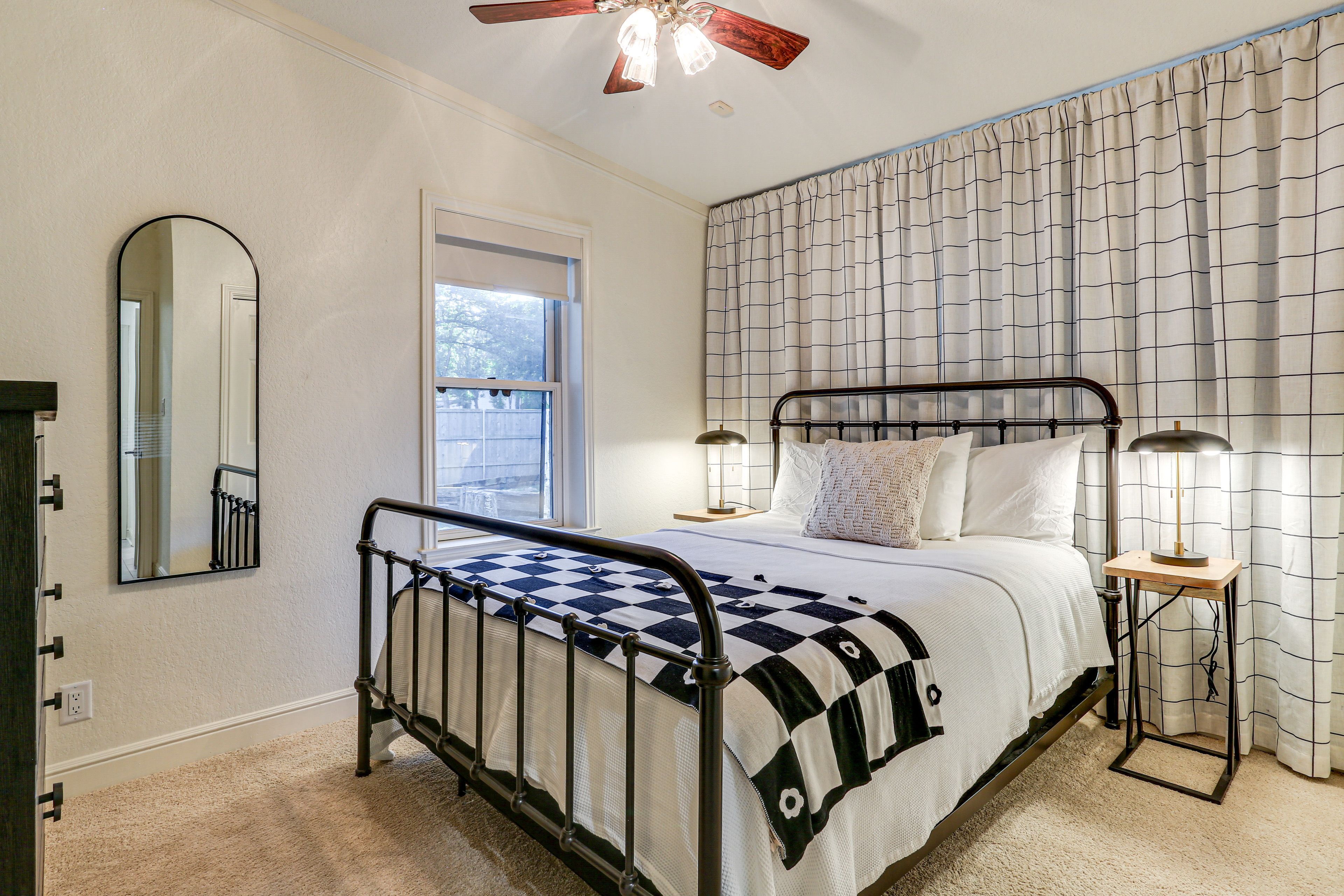 Bedroom 4 | Queen Bed