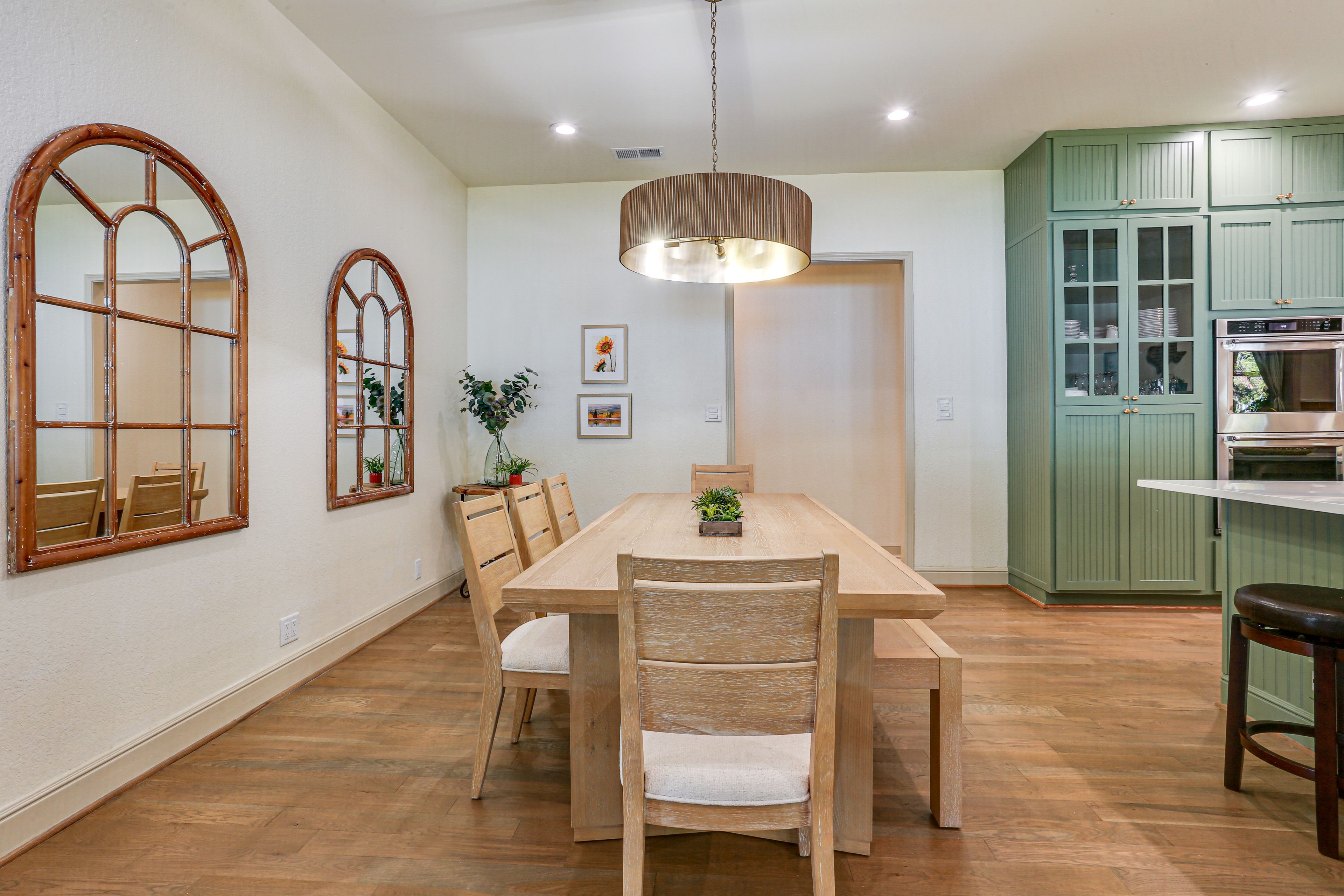 Dining Area | Dishware/Flatware