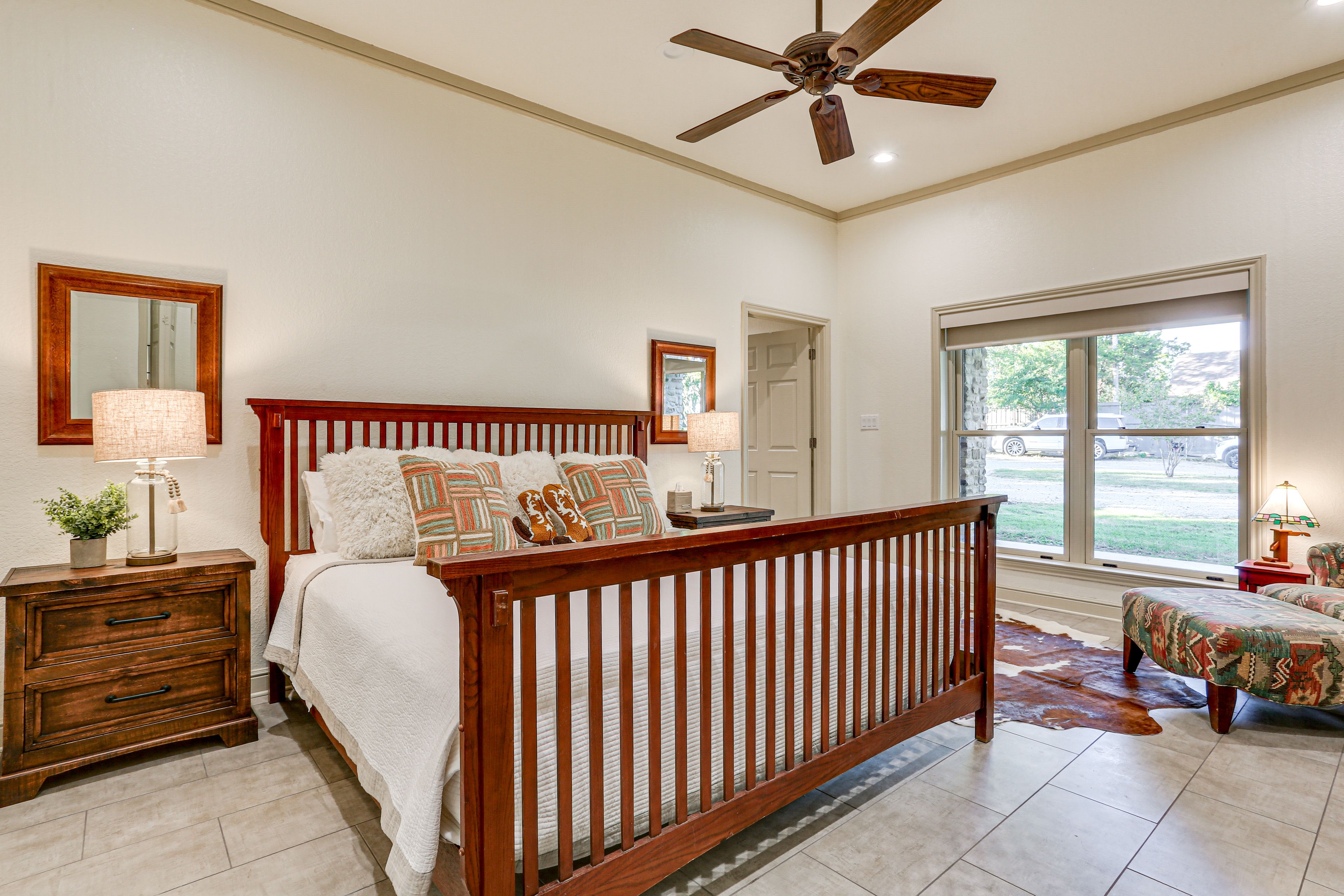 Bedroom 2 | King Bed | Smart TV