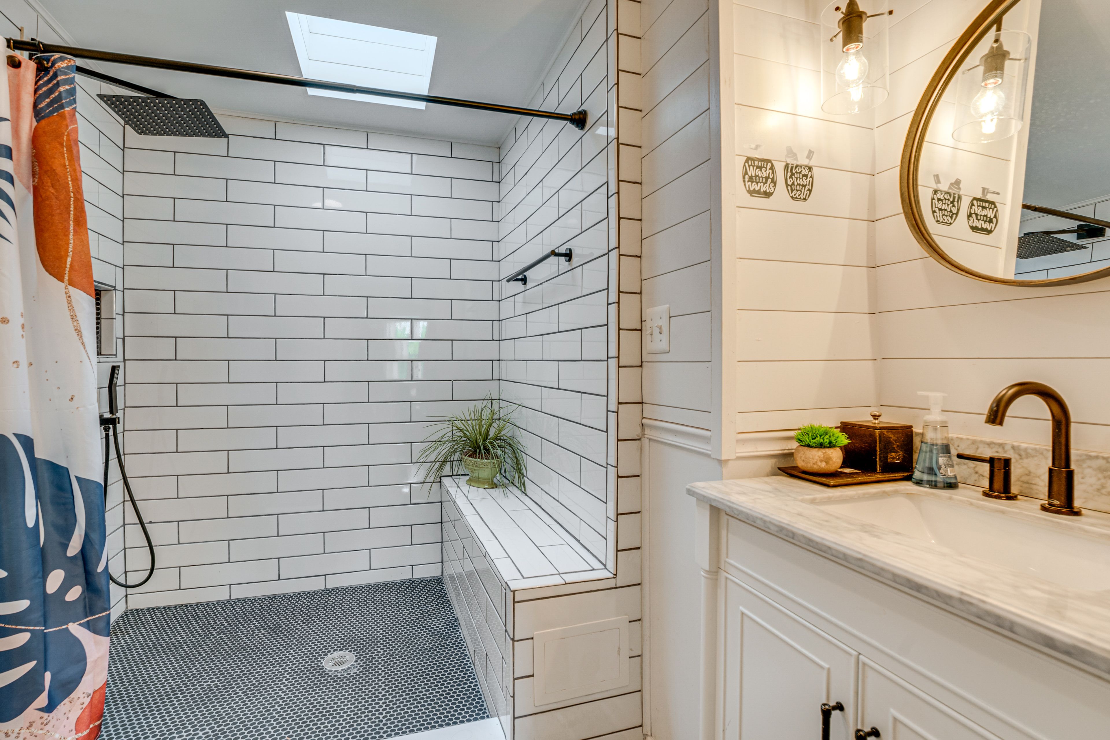 Full Bathroom | Linens & Towels