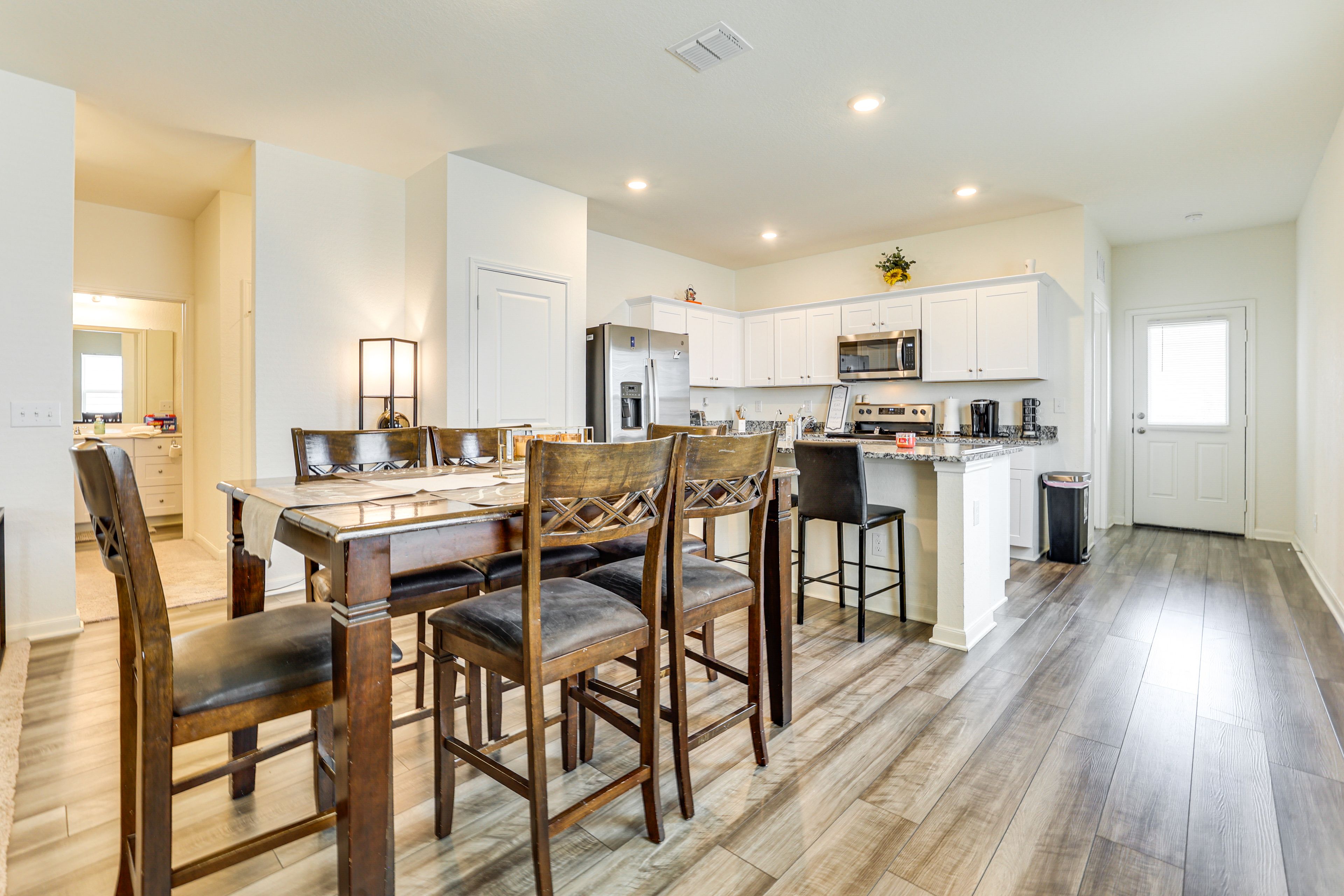 Dining Area | Dishware/Flatware Provided