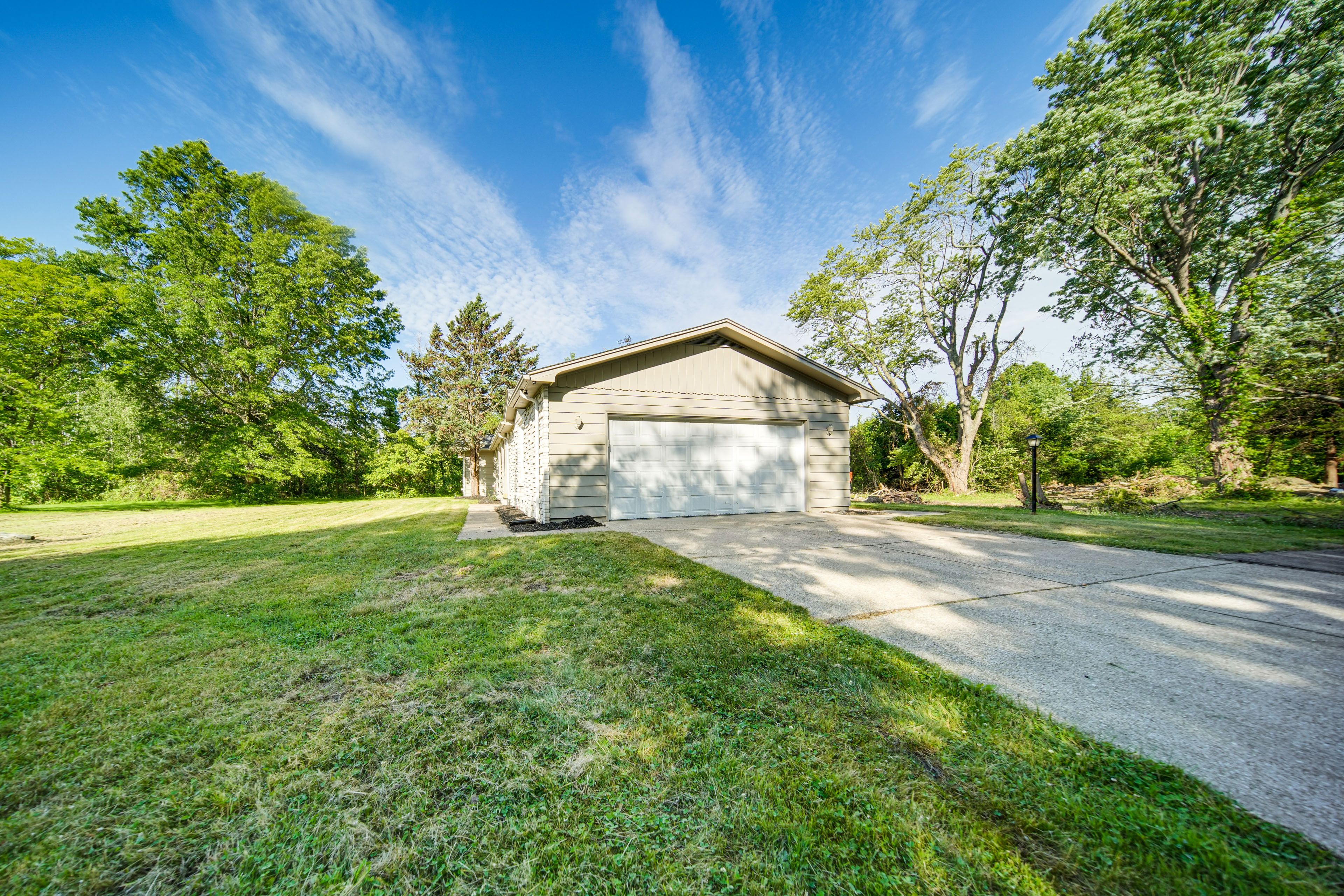 Parking | Garage (2 Vehicles) | Driveway (6 Vehicles) | RV/Trailer/Boat Parking