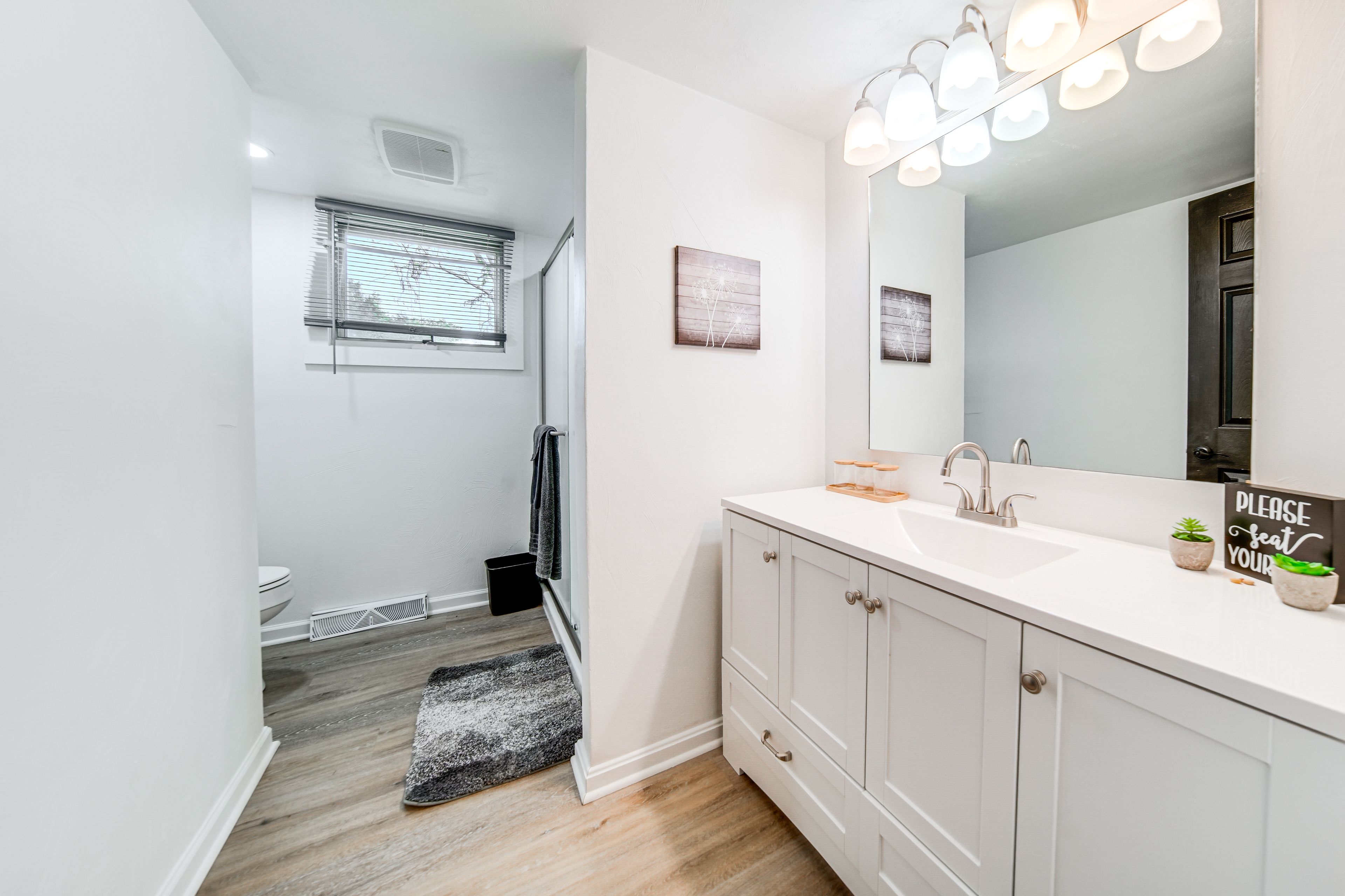 Full Bathroom | Towels Provided