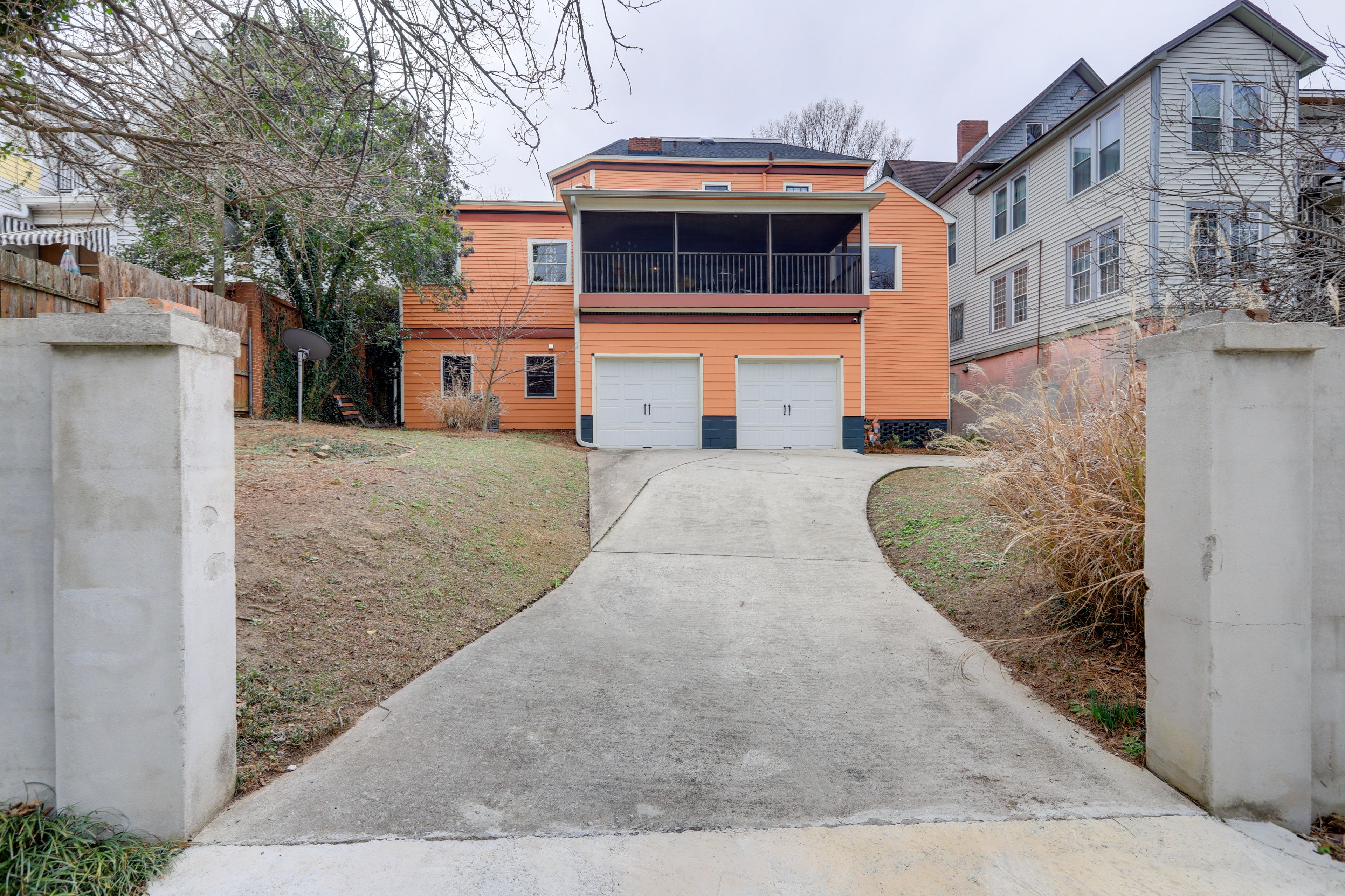 Parking | Driveway (4 Vehicles) | Street Parking
