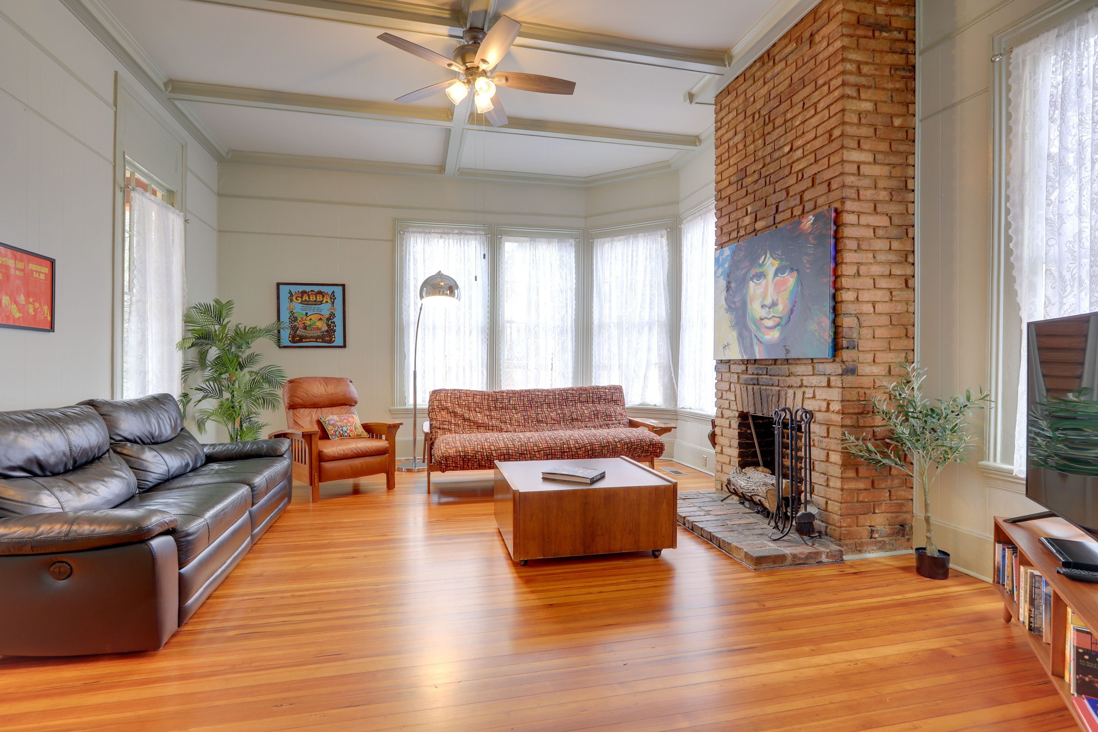 Living Room | Queen Futon | Smart TV | 1st Floor