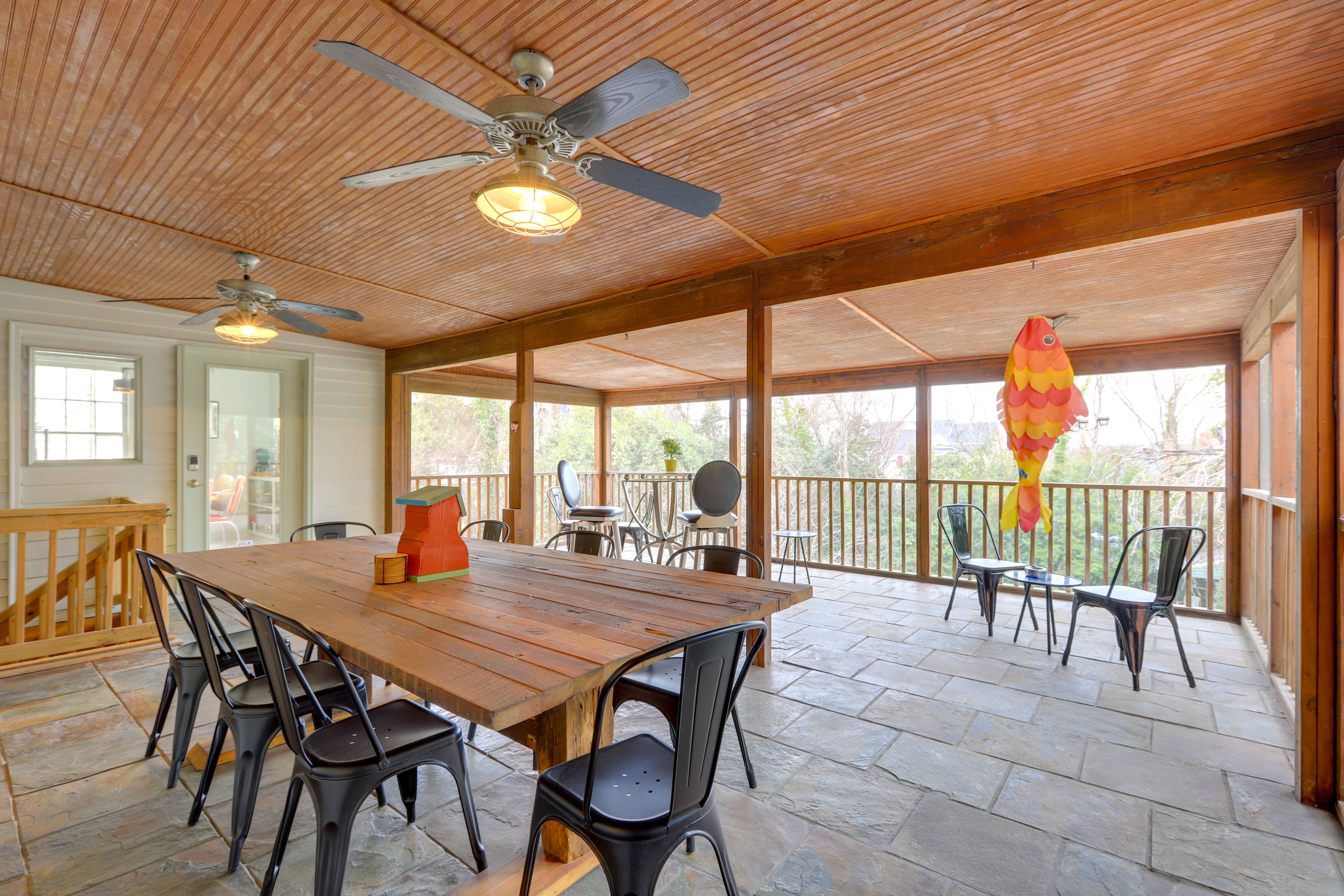 Screened Porch | Group-Friendly Seating