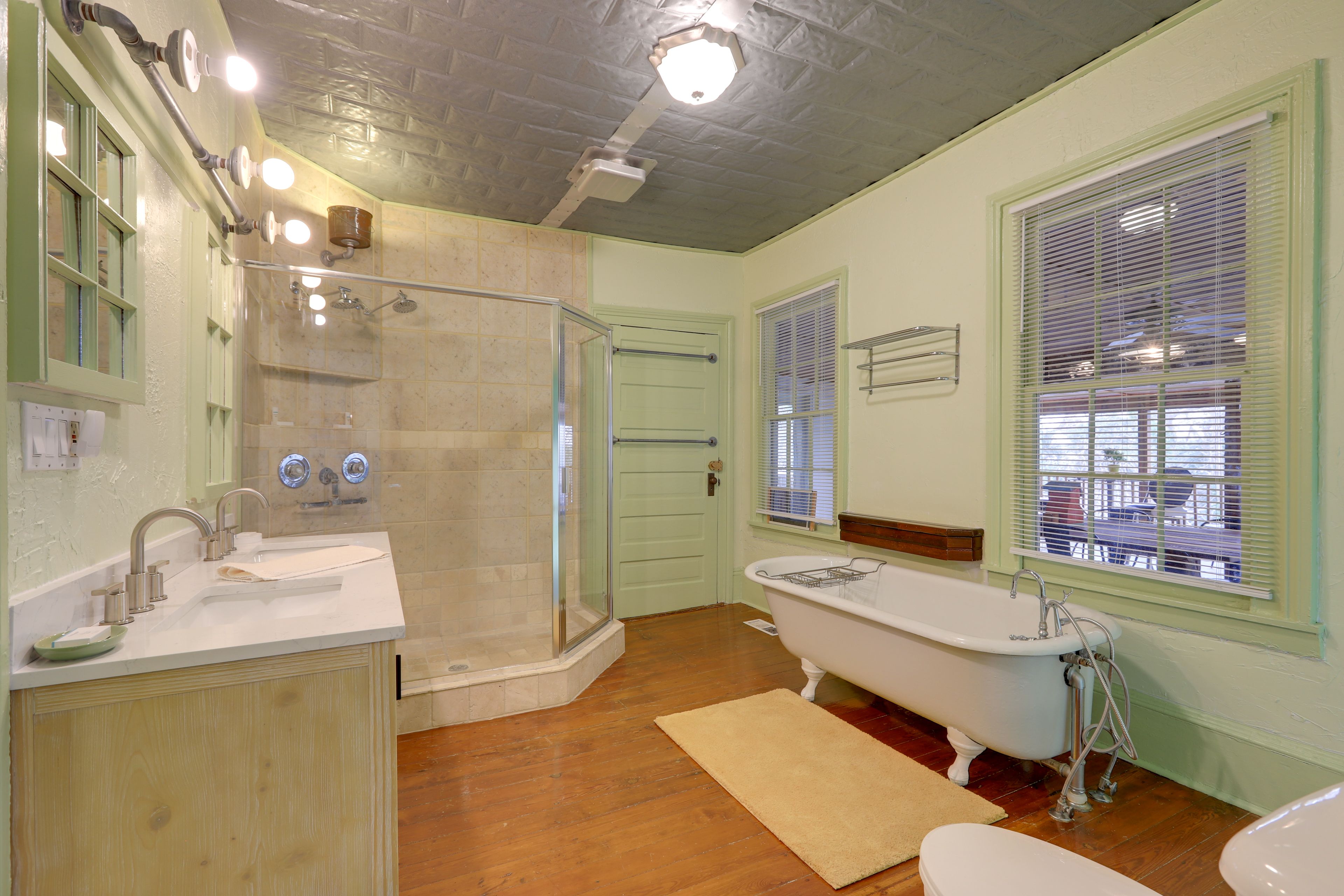 En-Suite Bathroom | 1st Floor