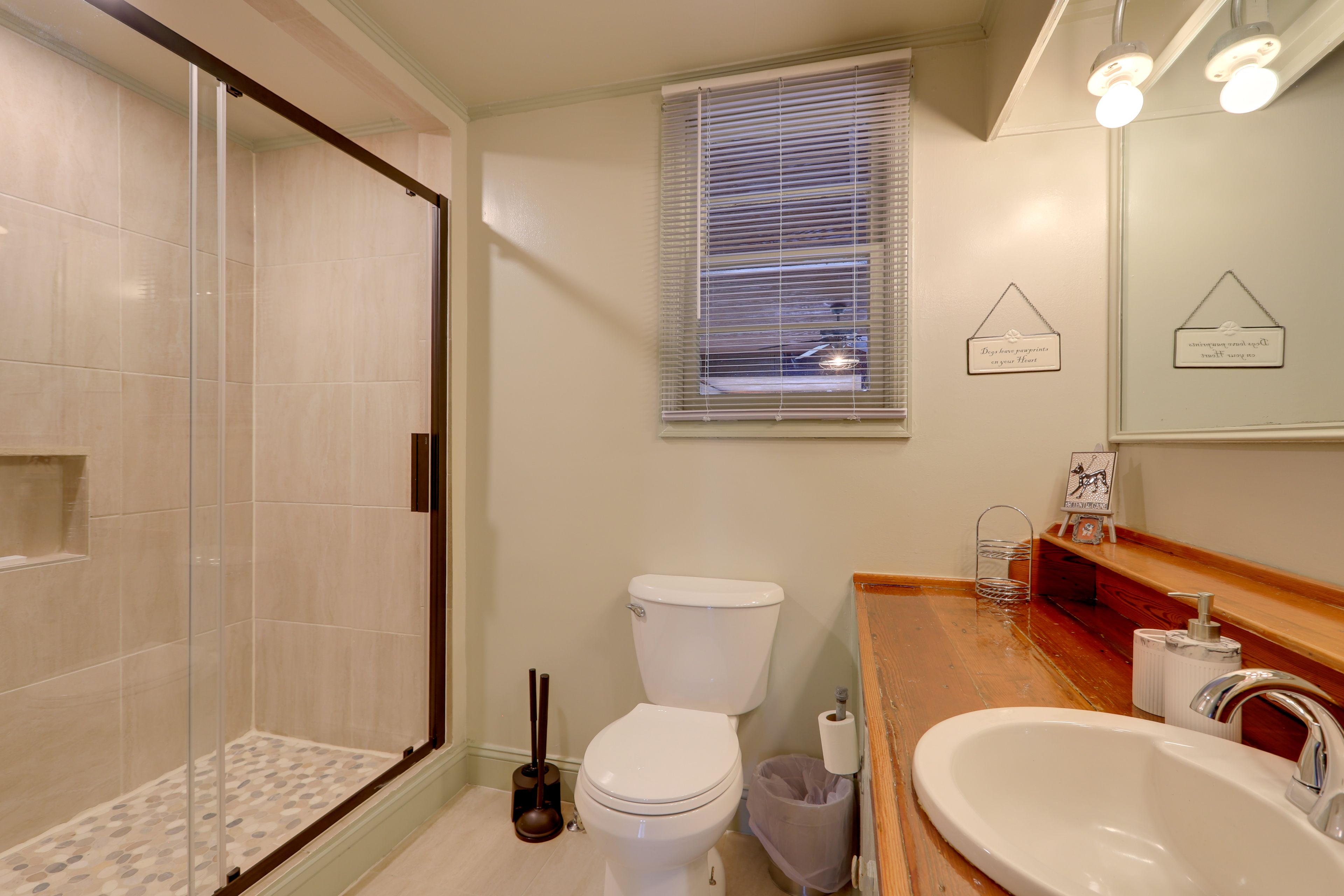 En-Suite Bathroom | Towels Provided | 1st Floor
