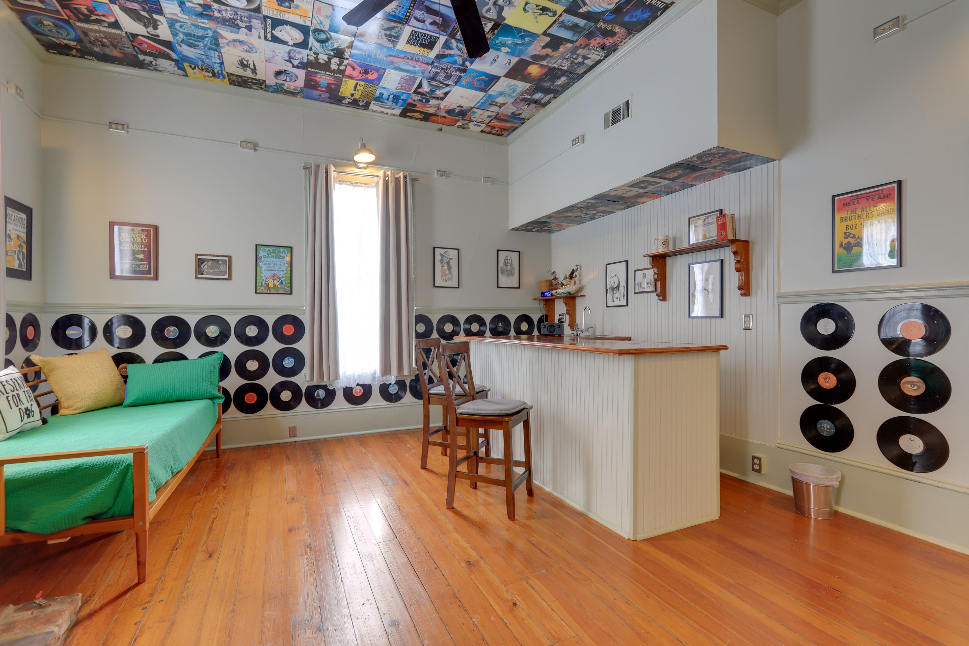 Music Room | Twin Daybed | Wet Bar | 2nd Floor