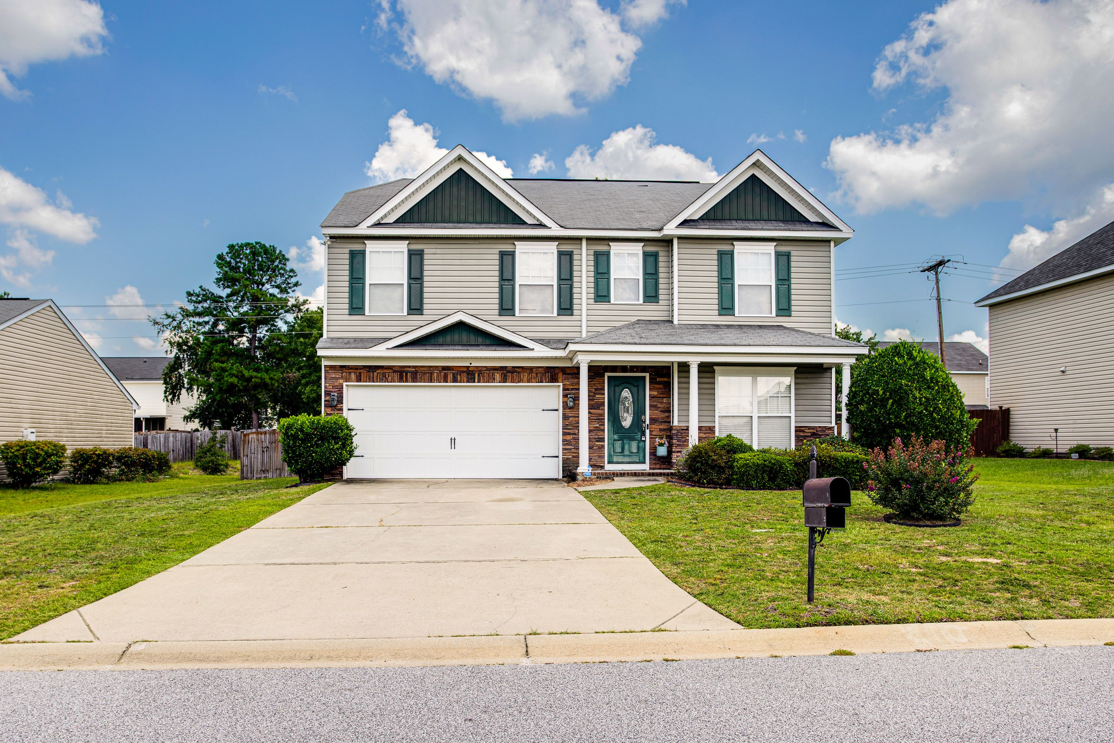 Columbia Vacation Rental | 4BR | 2.5BA | 2,413 Sq Ft | 2 Steps to Enter