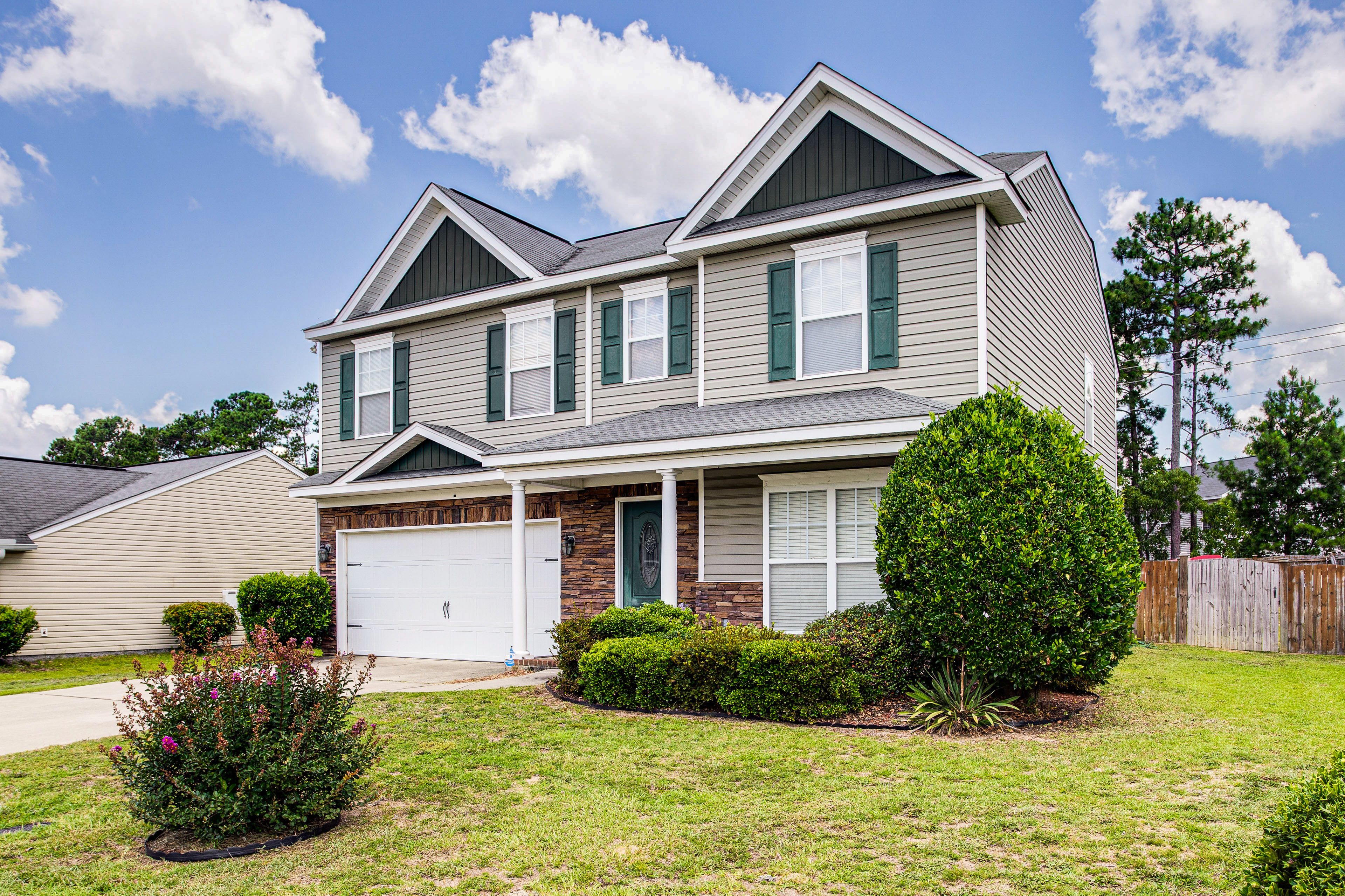 Exterior | Driveway (4 Vehicles)