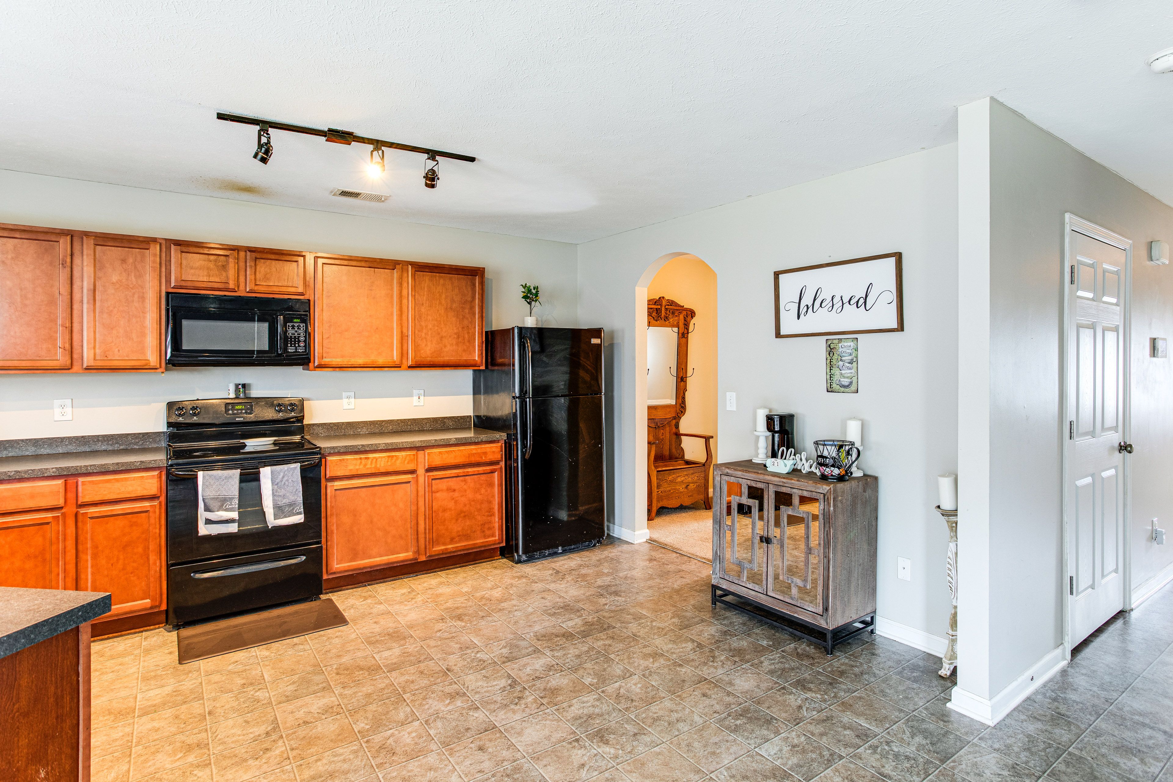 Kitchen | Trash Bags/Paper Towels | Main Floor