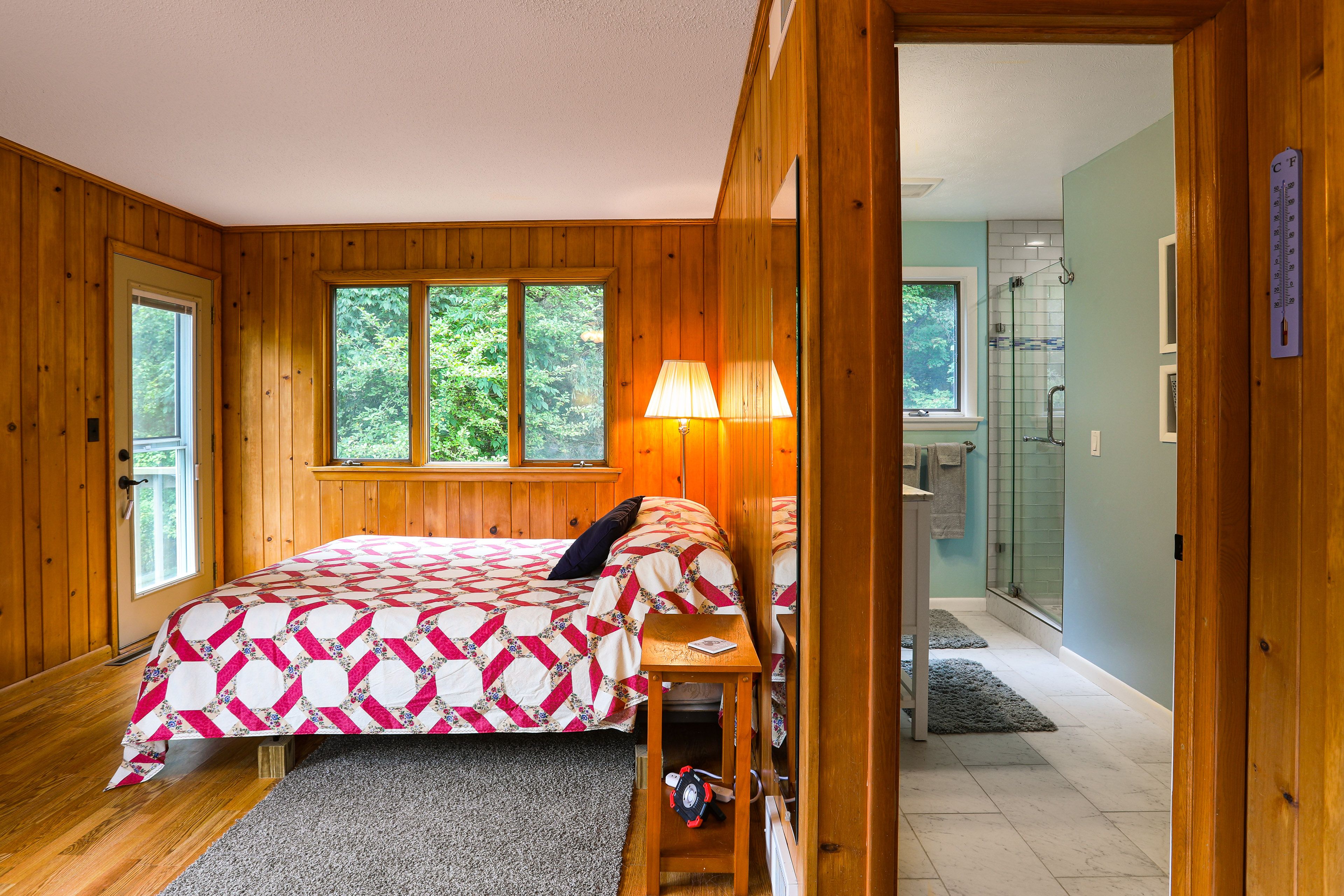 Bedroom (Loft) | Queen Bed | Twin Bed | Futon | 2nd Floor