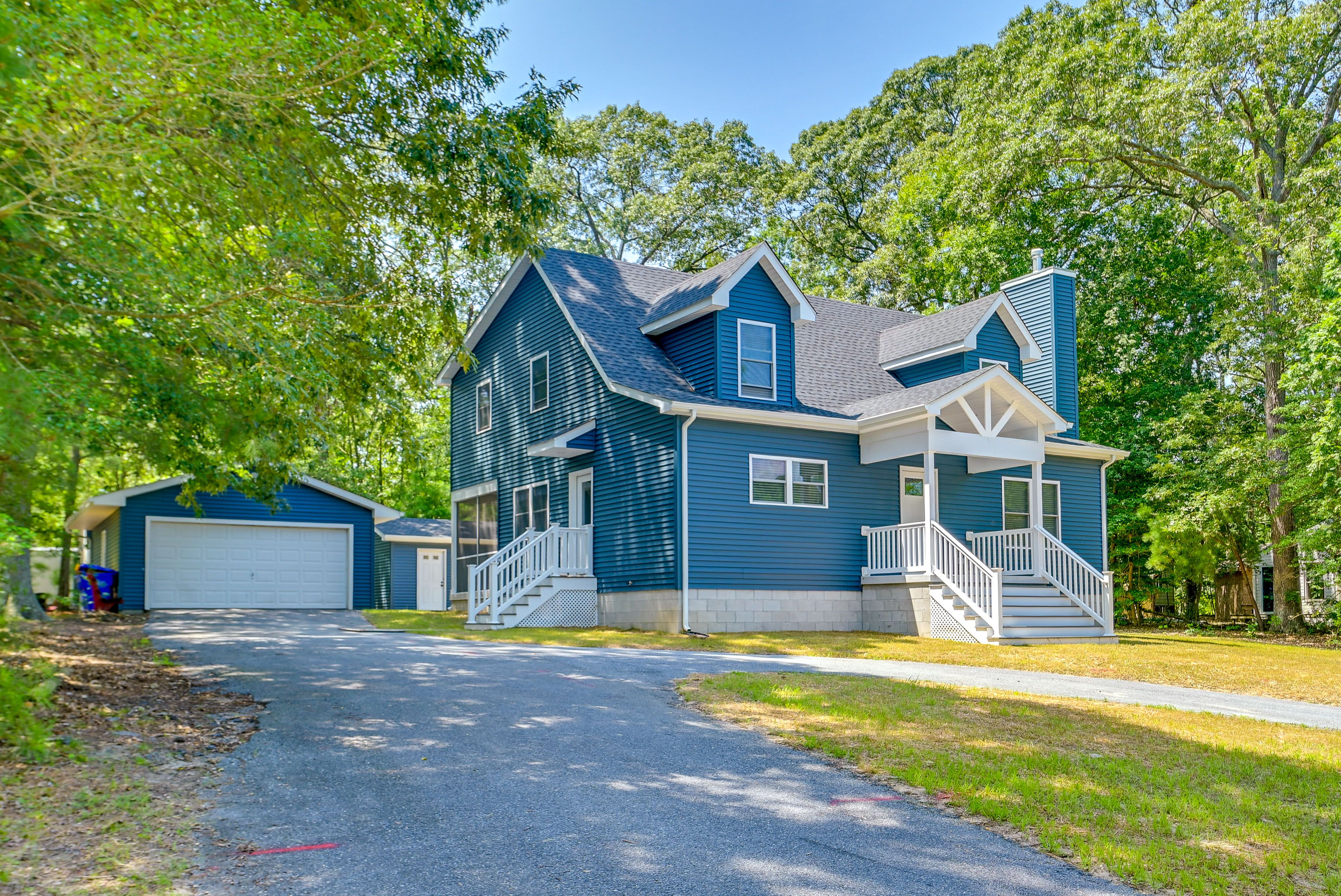 Exterior | Driveway (2 Vehicles)
