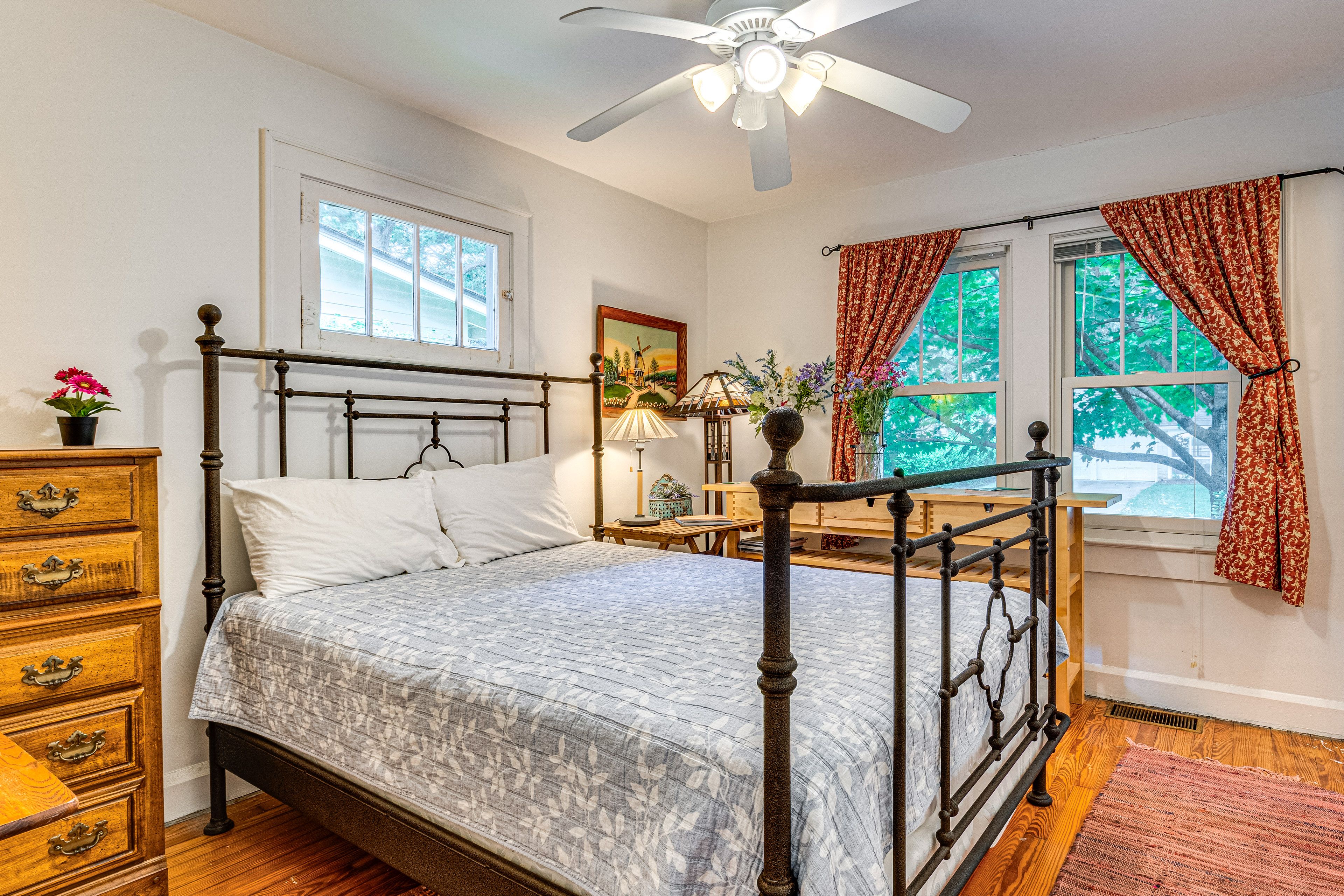 Bedroom 1 | Full Bed